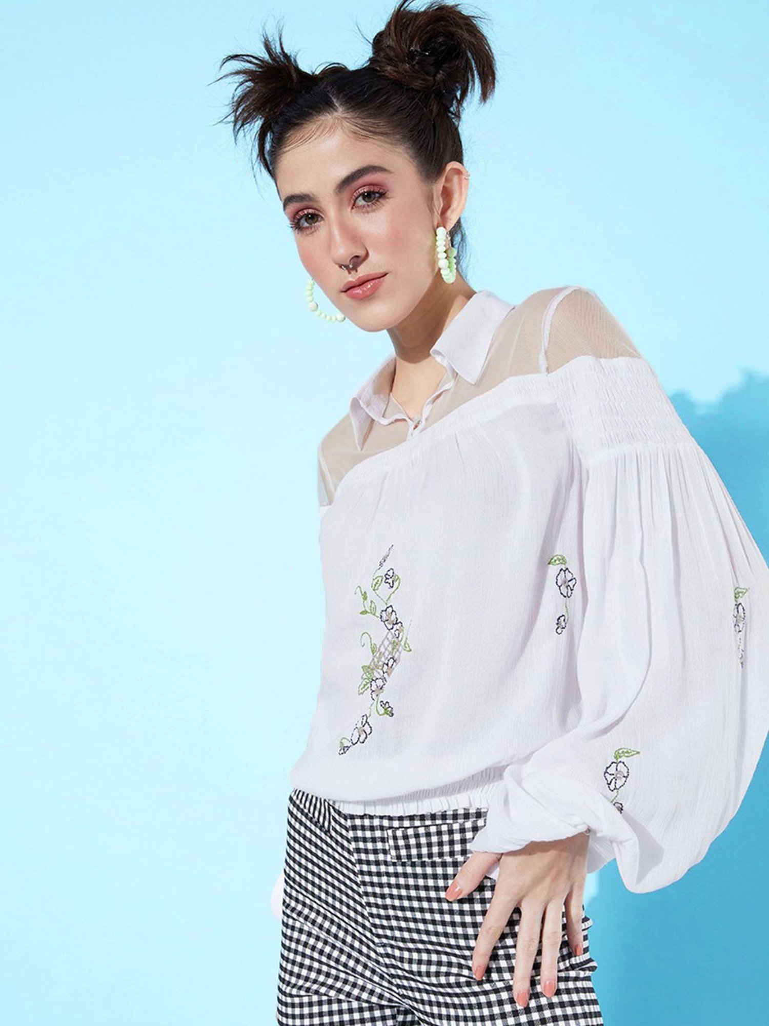 QUIERO White Embroidered Top
