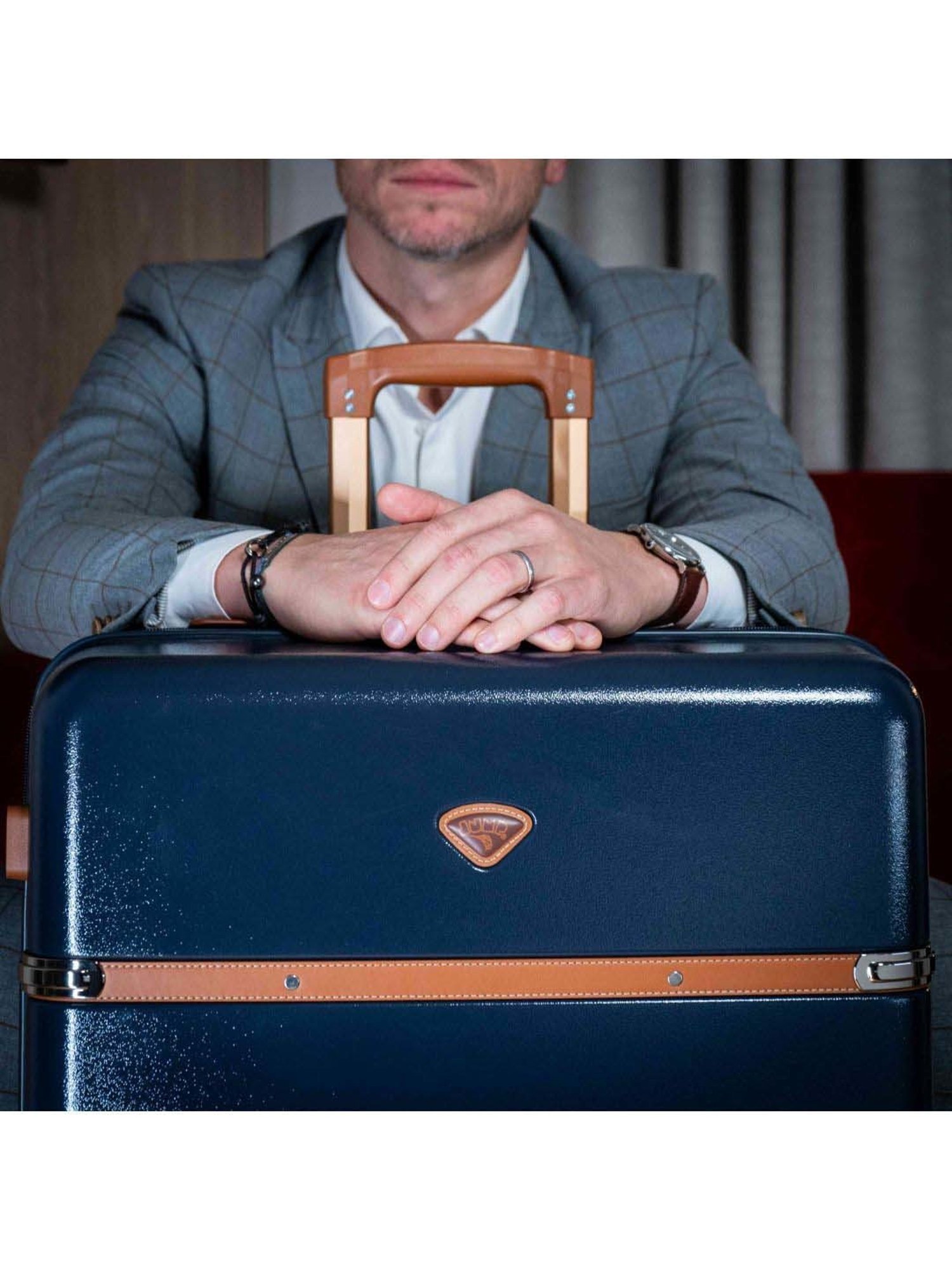 Jump Cassis Riviera Navy 8 Wheels Medium Hard Cabin Trolley Bag