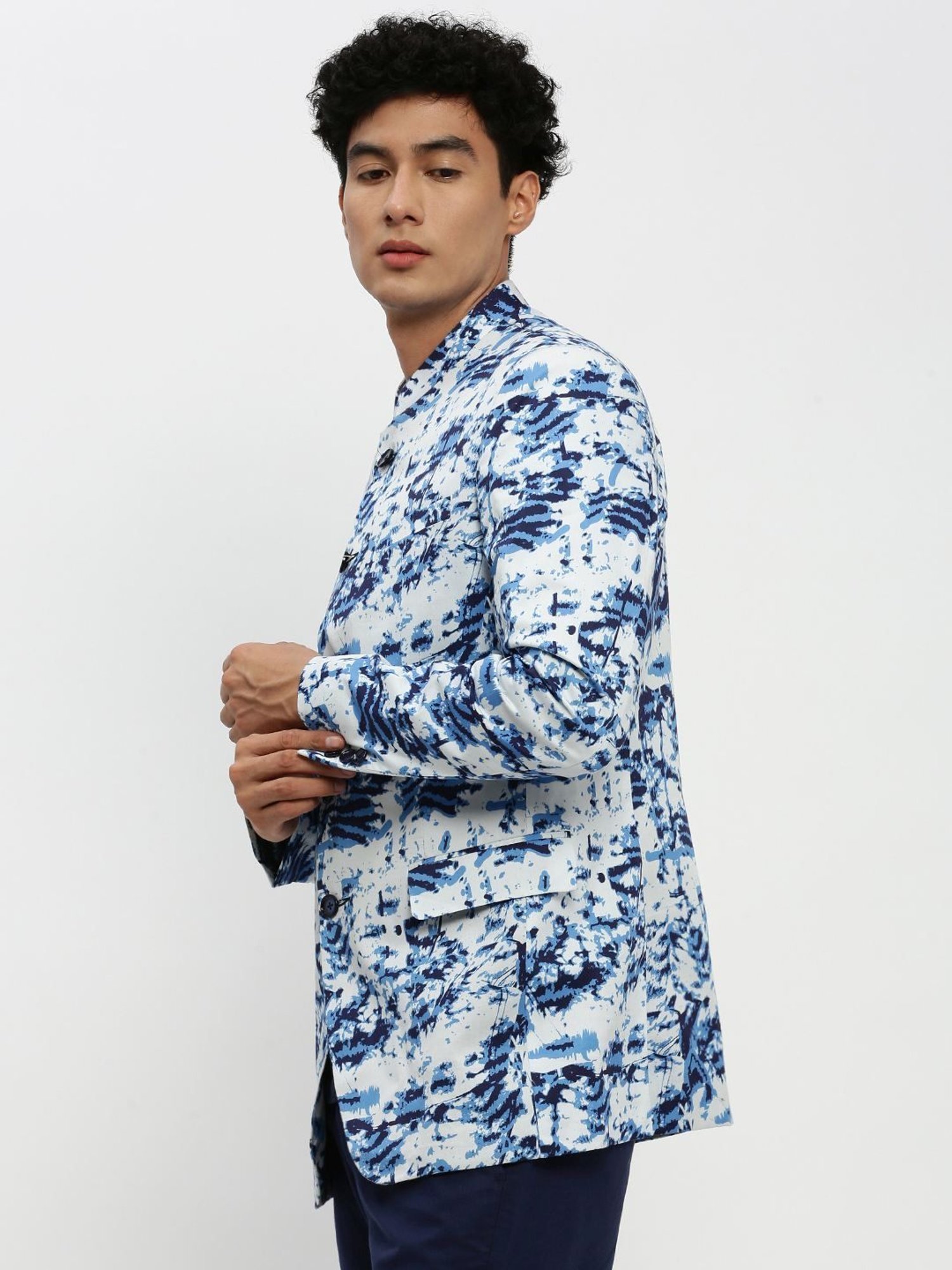 SHOWOFF White & Blue Slim Fit Printed Blazer