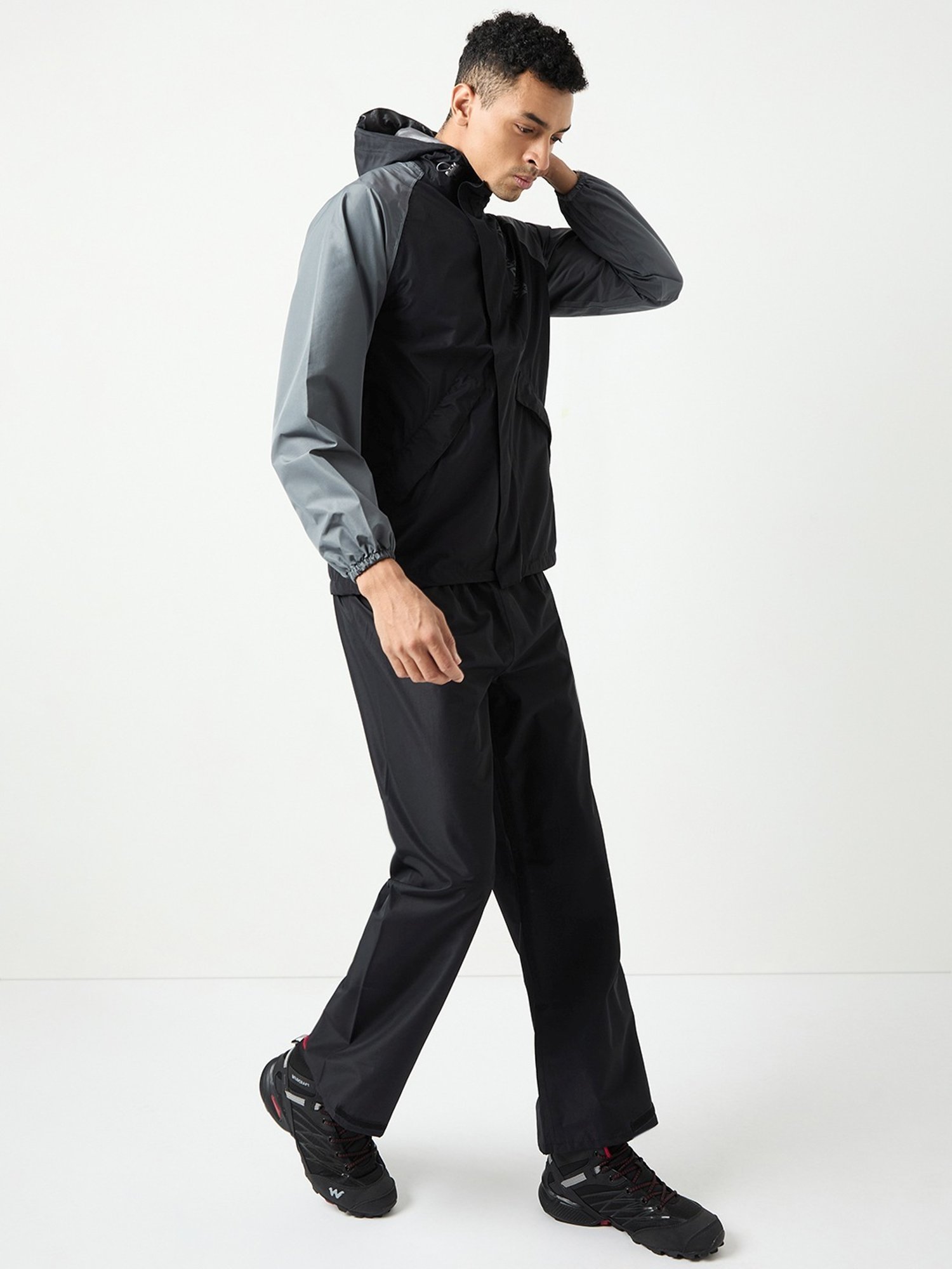 Wildcraft Black & Dark Grey Regular Fit Colour Block Raincoat Set