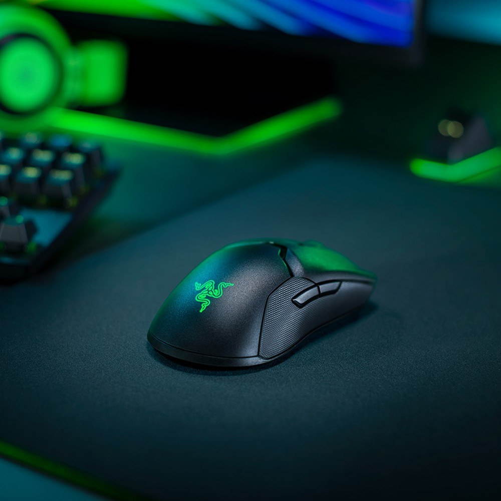 Razer Viper Ultimate Hyperspeed Lightest Wireless Gaming Mouse FOCUS+ Optical Sensor 20000DPI Chroma Lighting 8 Programmable Buttons 70 Hr Battery RGB Charging Dock