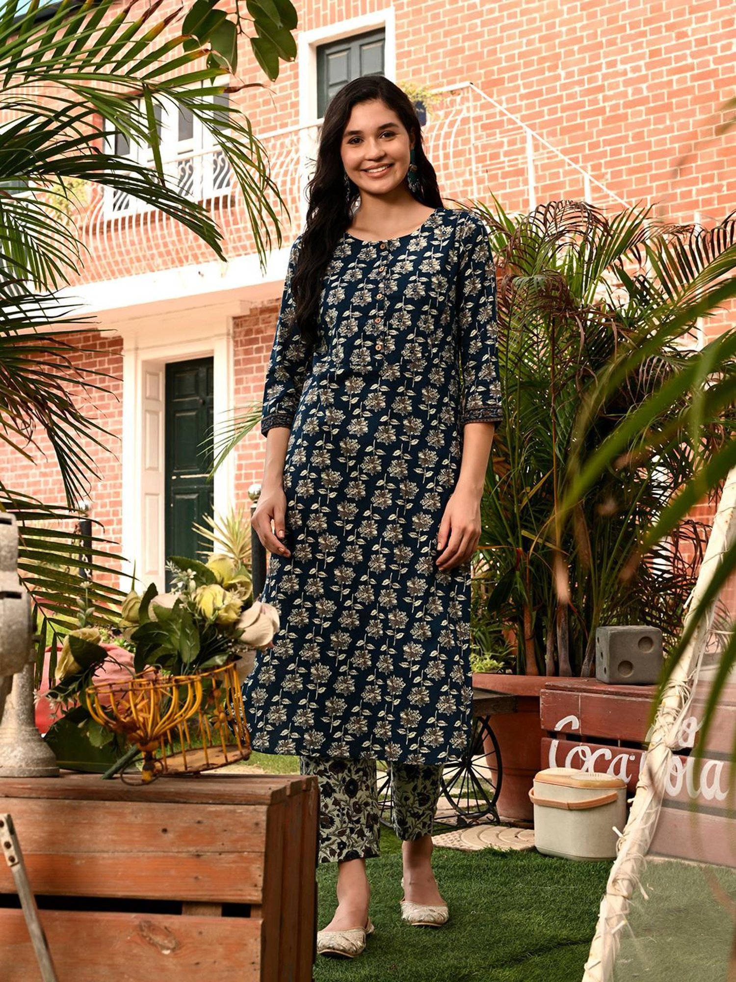 DECKEDUP Navy Floral Print Kurta With Pants