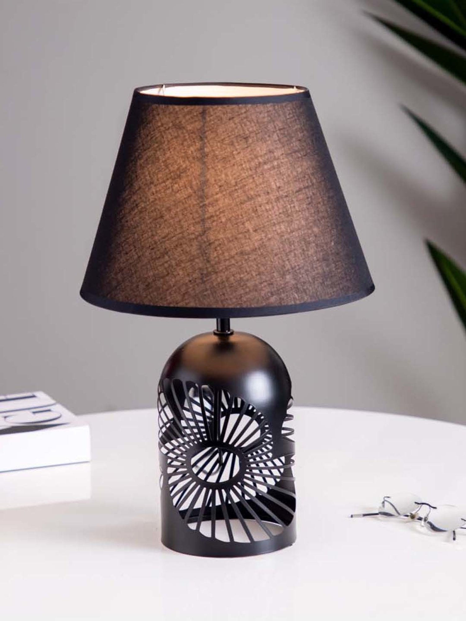 The Decor Kart Black Metal Vulcan Table Lamp