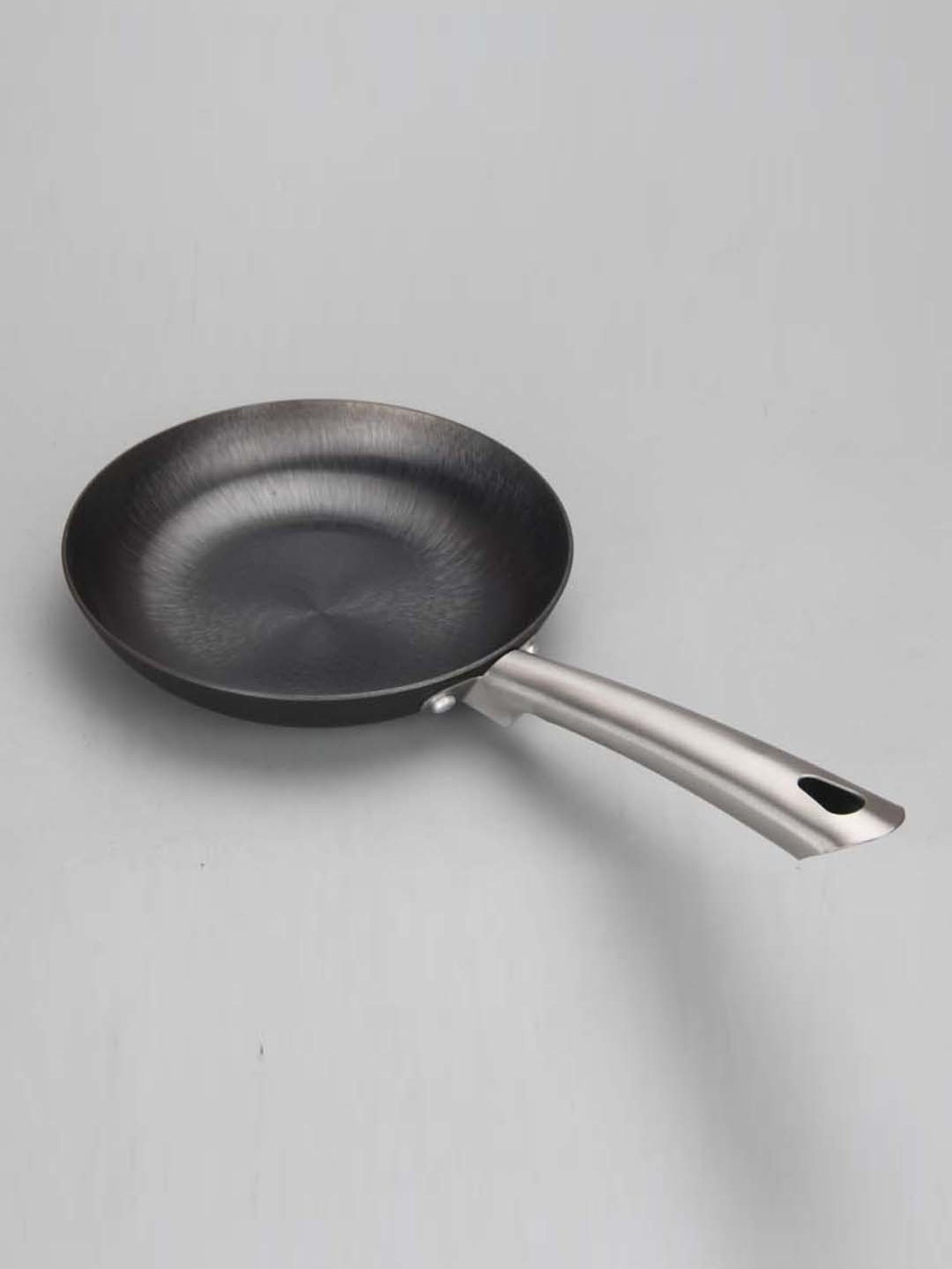 Femora Black Cast Iron Preseasoned Non Toxic And Coating Free Fry Pan With Tough Handle (20 cm)