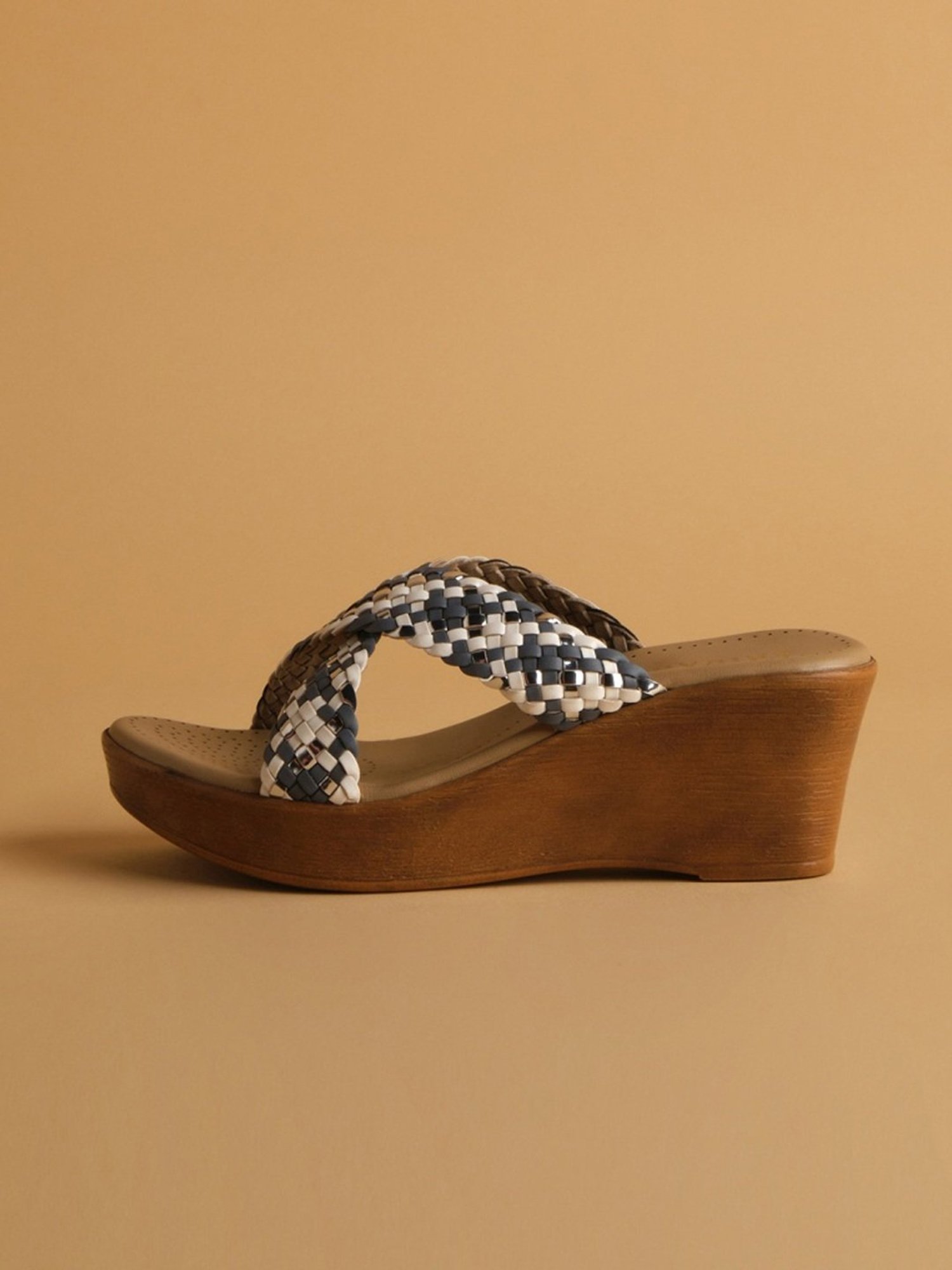 Eridani Women's Jovi White Cross Strap Wedges