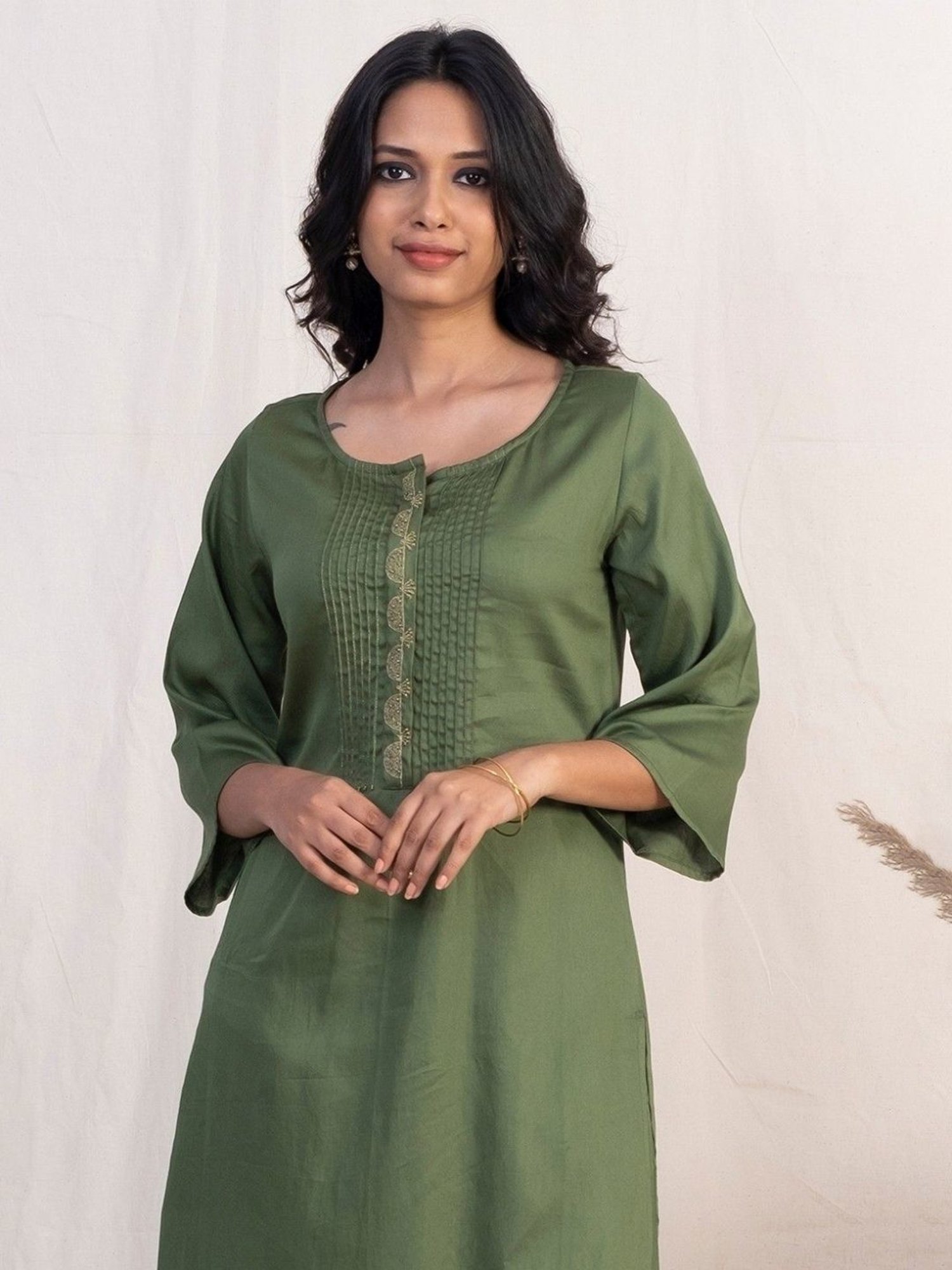Akiso Jashn Green Round Neck With Pintucks