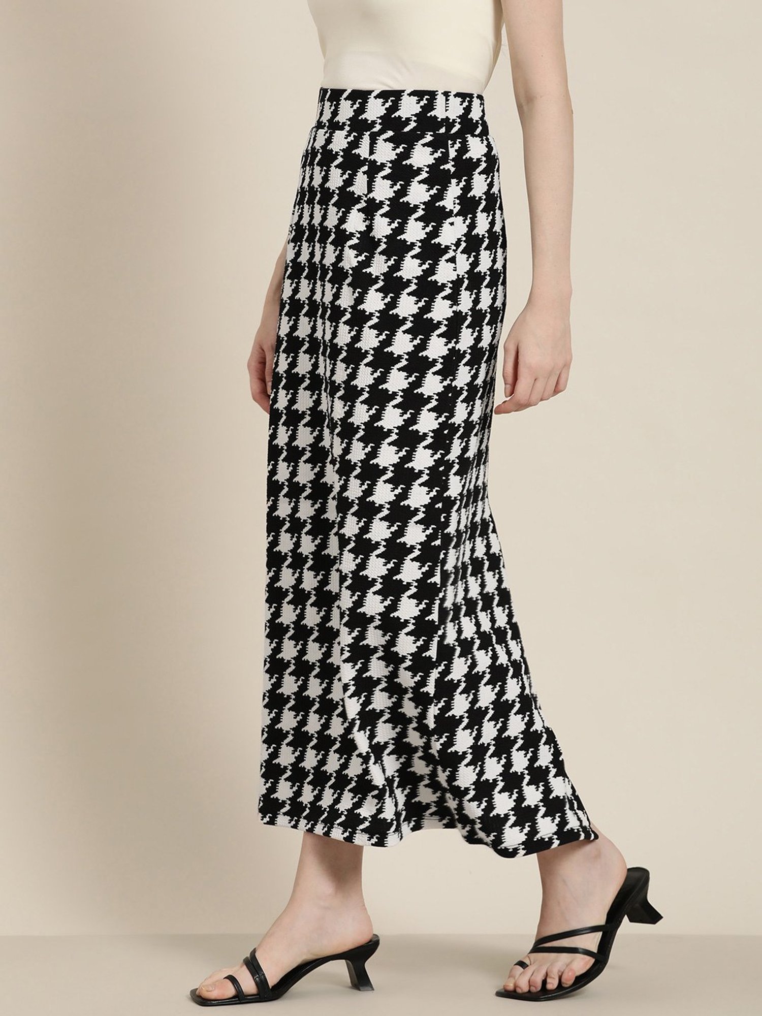Qurvii Black Printed Maxi Skirt