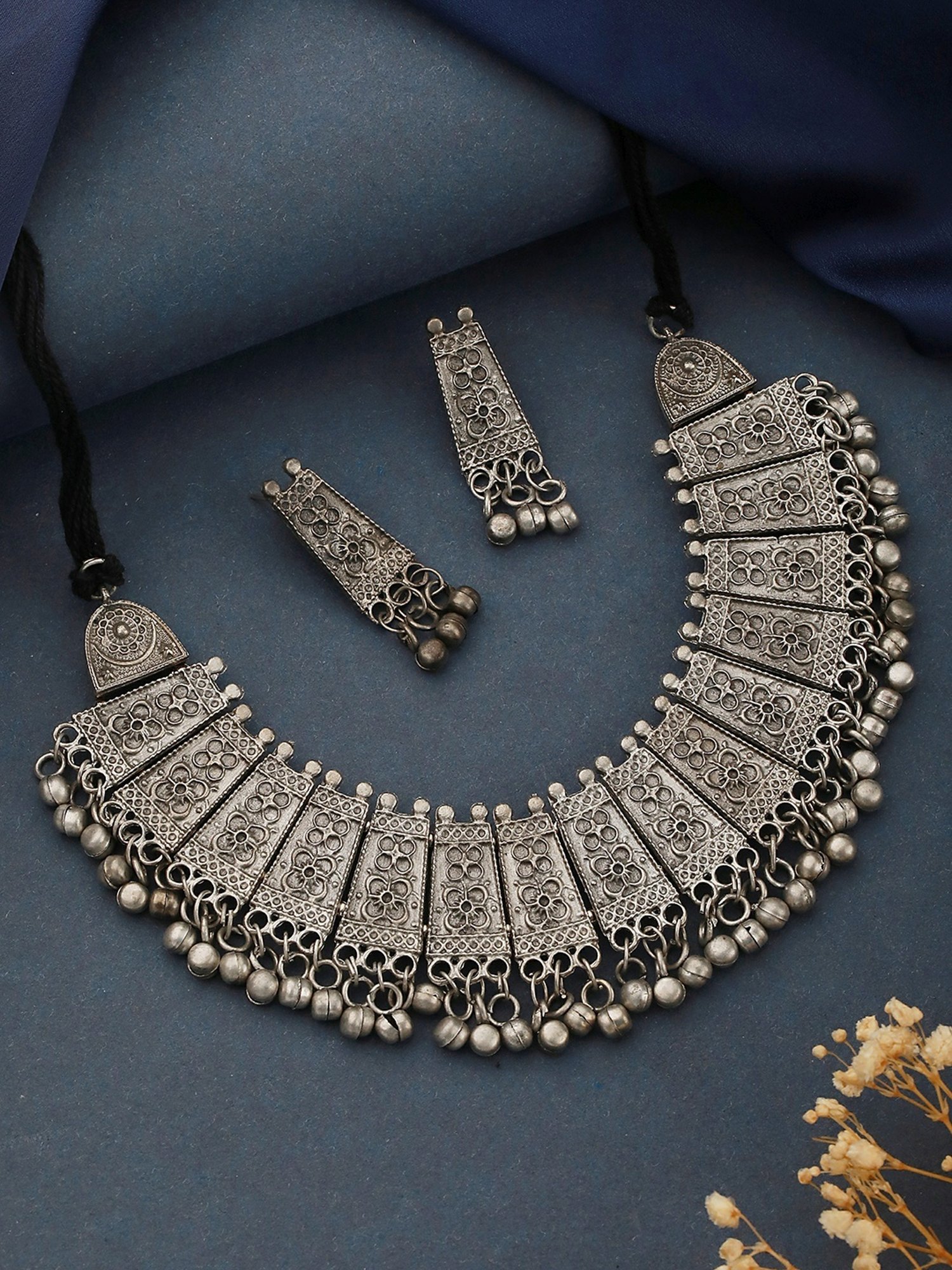 Aatmana Silver Necklace & Earring Set