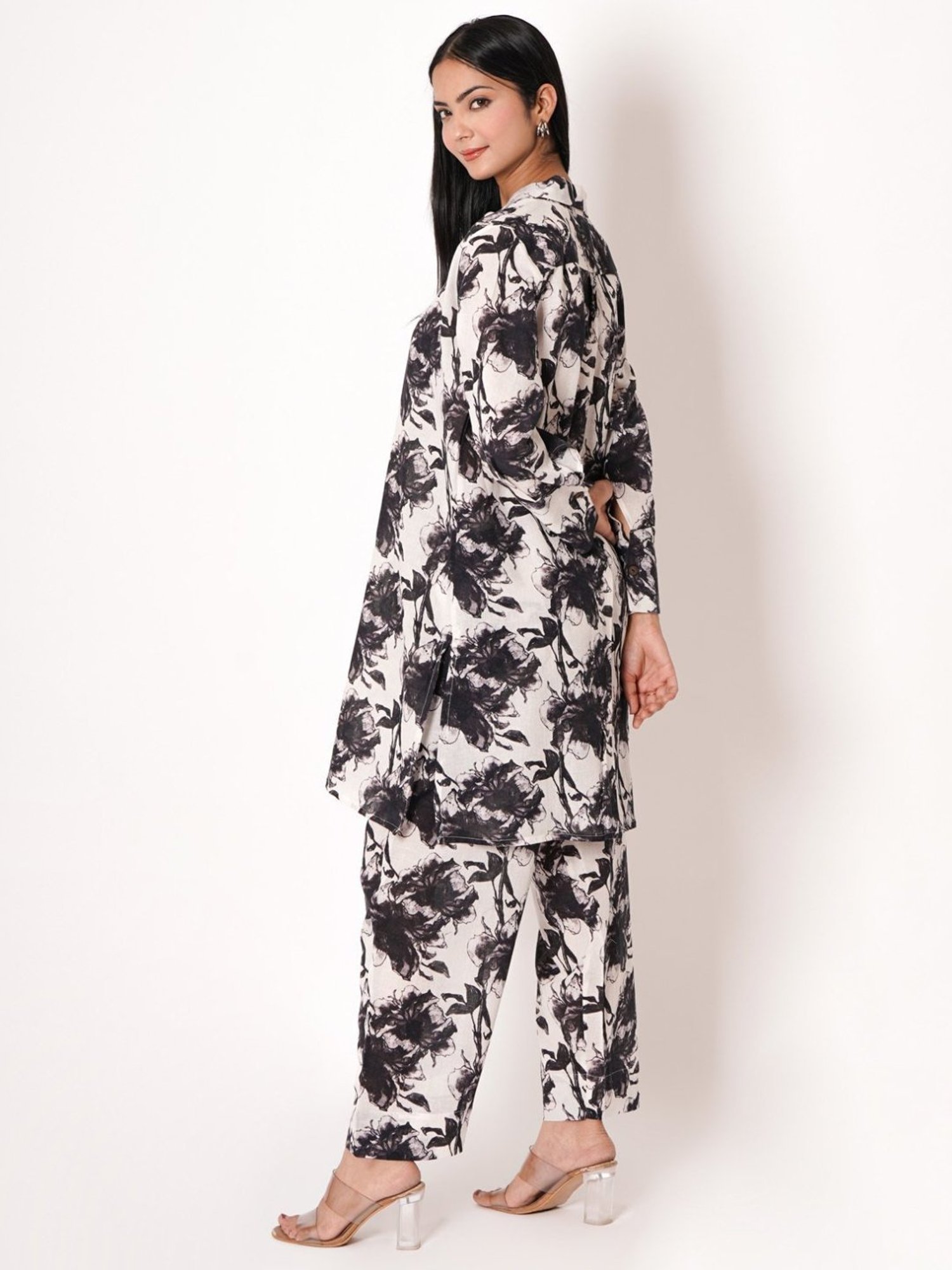 Kameez by Pooja Black & White Voil Slub Floral Print Co-ord Set (Set of 2)