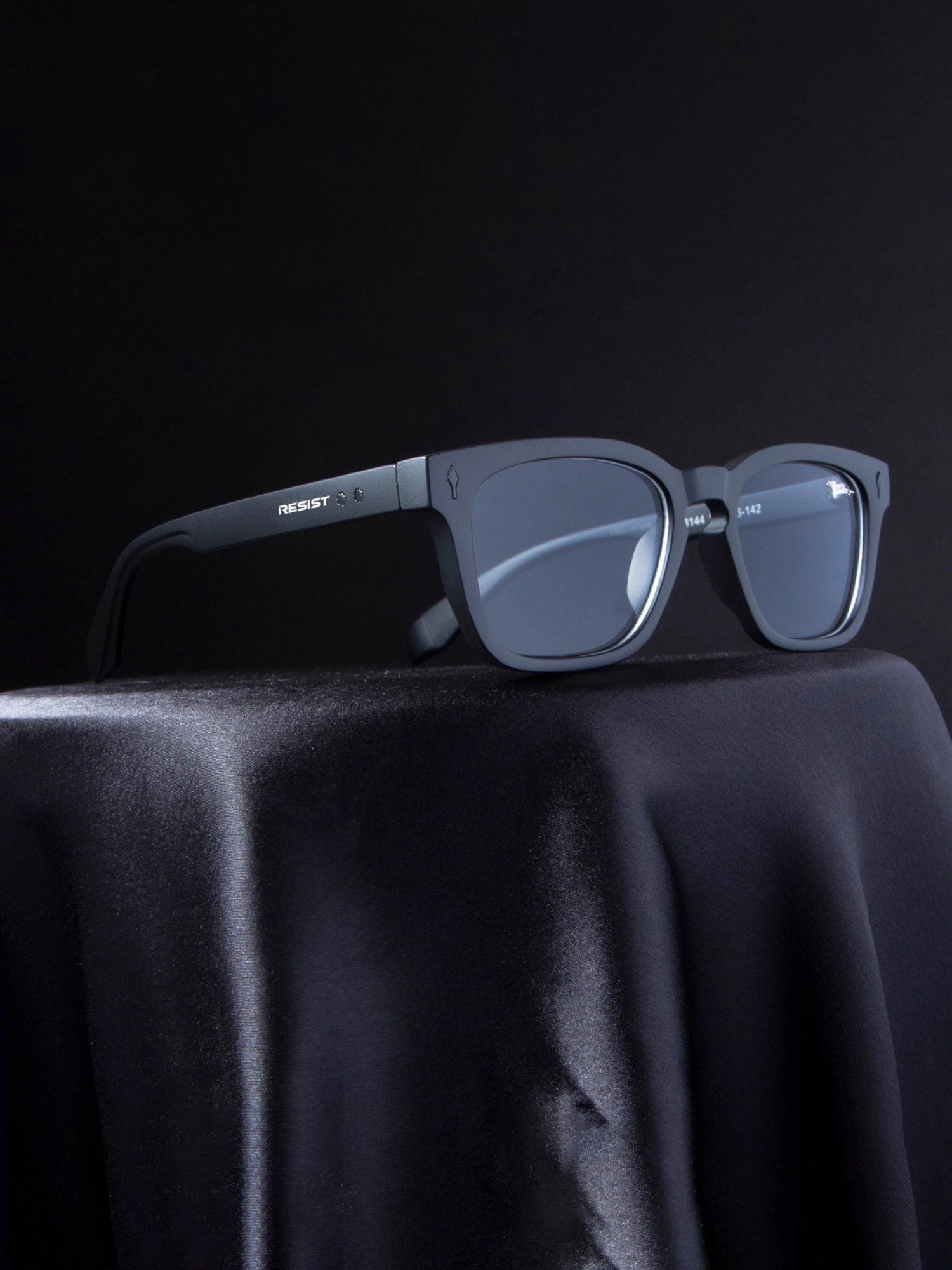 Resist Eyewear Clear Wayfarer UV Protected Unisex Sunglasses