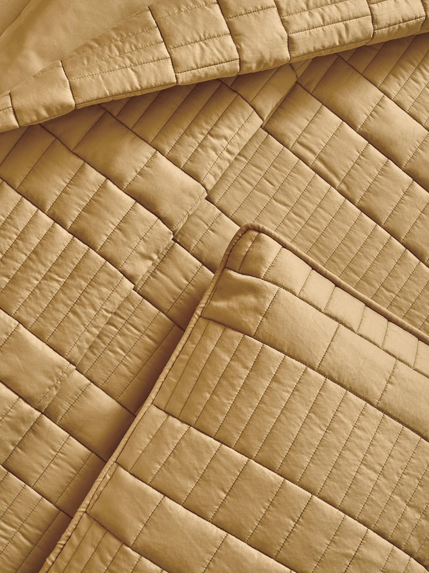 DDECOR Live beautiful Geometric Castle Antique Gold 210 TC Cotton Comforters - Set of 3