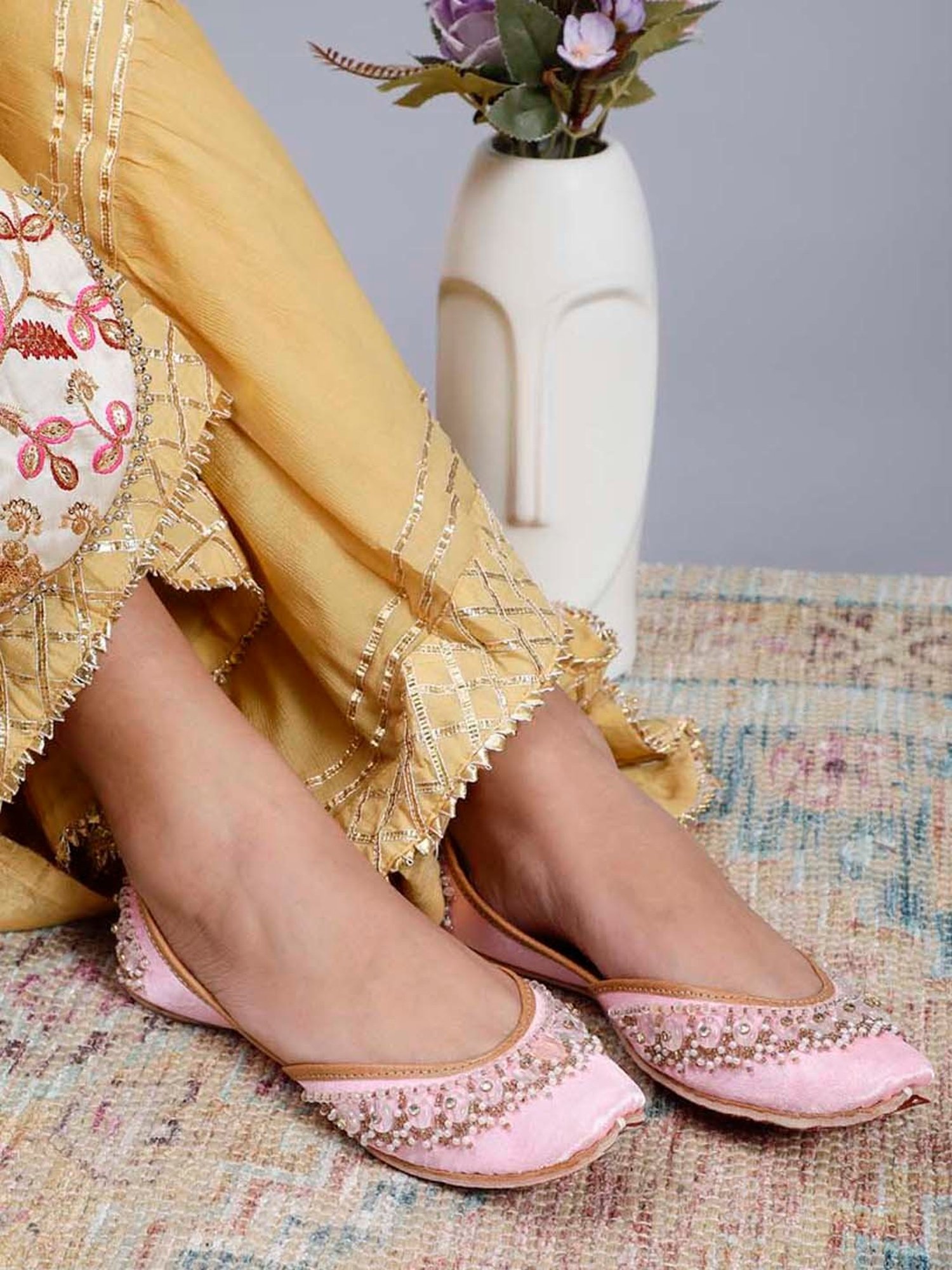 Glam Story Women's Ziba Pink Ethnic Juttis