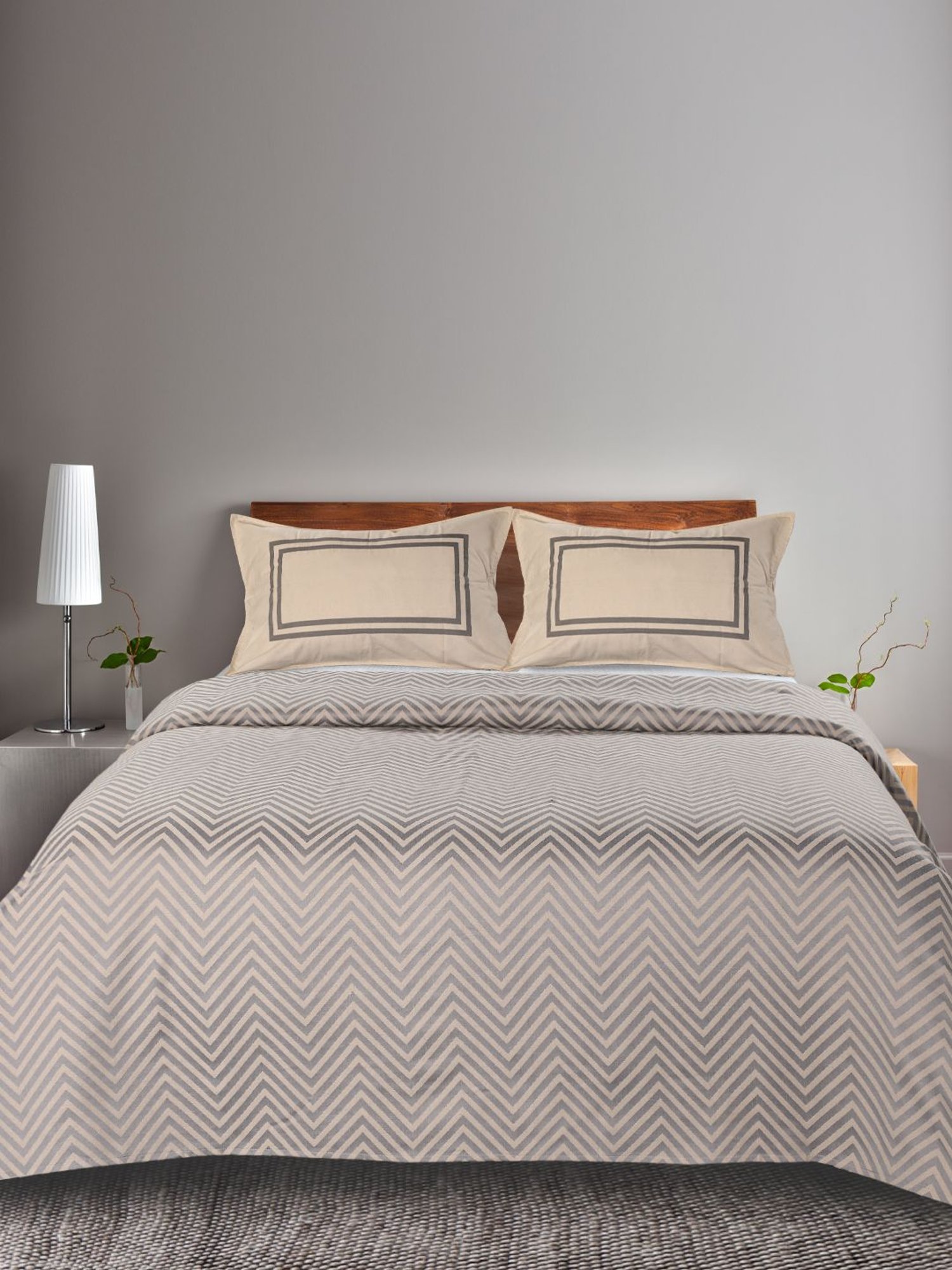 Saral Home Abstract Grey 155 TC Cotton Double Sized Bed Sheet with 2 Pillow Covers