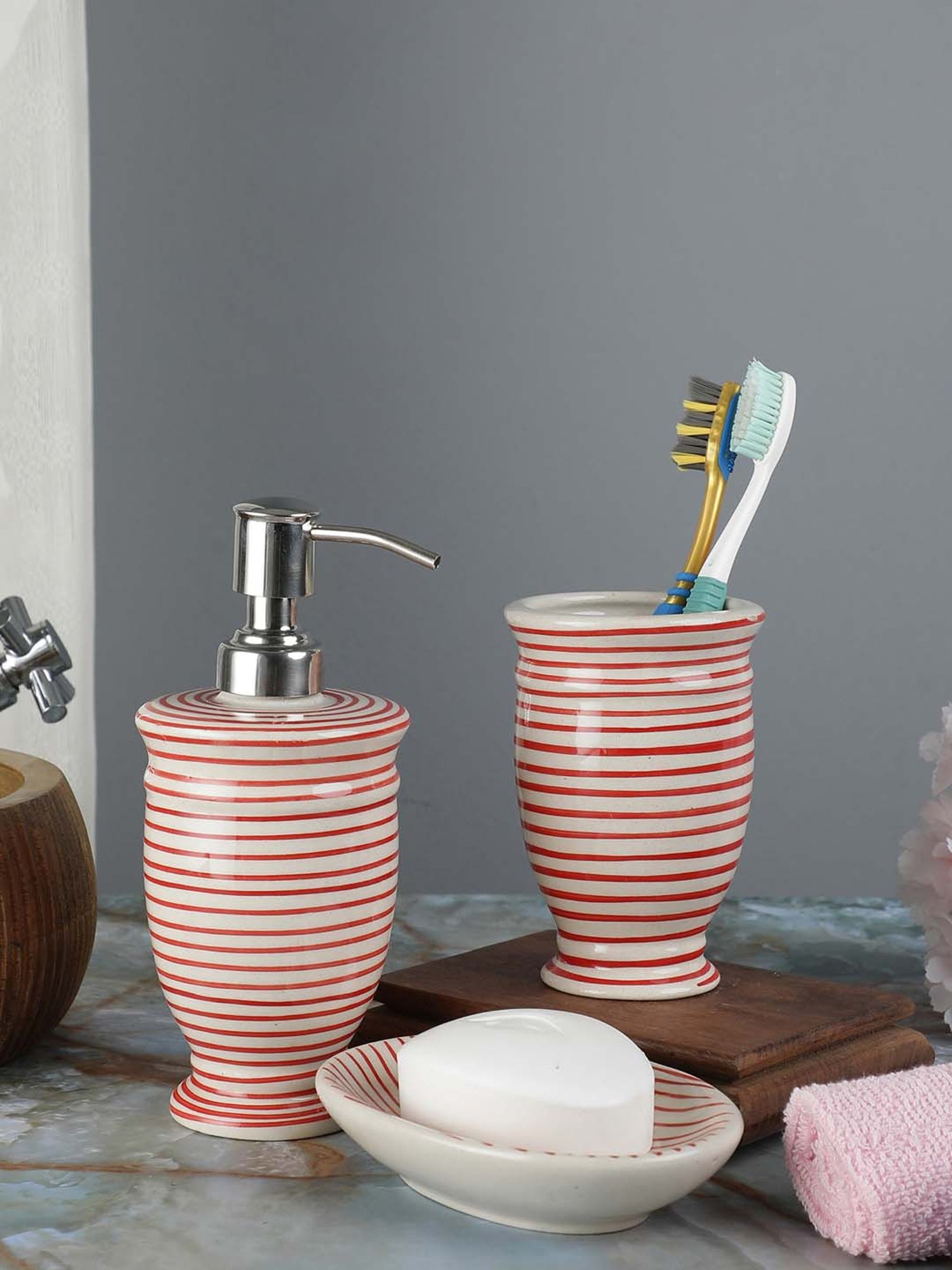 VarEesha Parikrama Red & Off-White Ceramic Bath Accessories - Set of 3