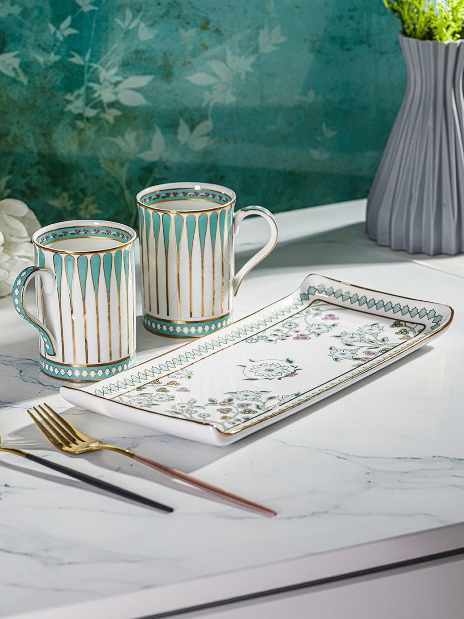 Trovea's Seaside Bloom 24K Gold Green Ceramic Mugs and Tray - Set of 2