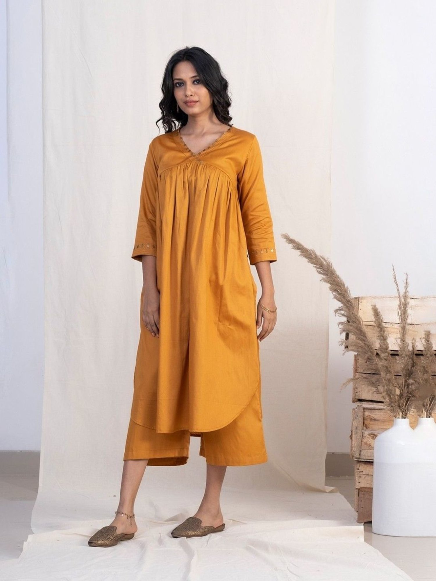 Akiso Jashn Gold V Neck Full Pleated Kurta