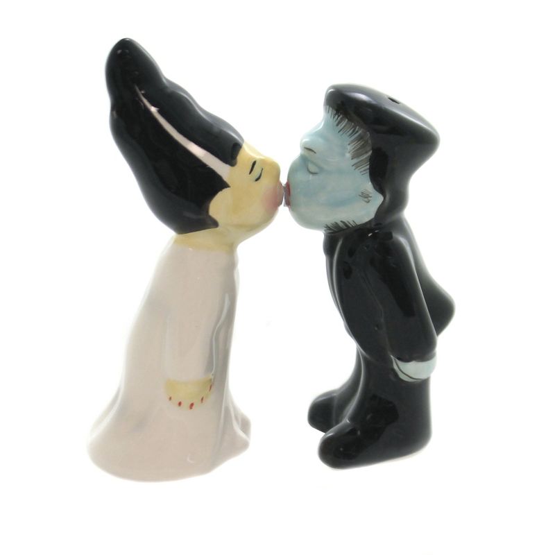 Tabletop 4.5" Kissing Zombies Salt Pepper Shaker Halloween Pacific Trading  -  Salt And Pepper Shaker Sets