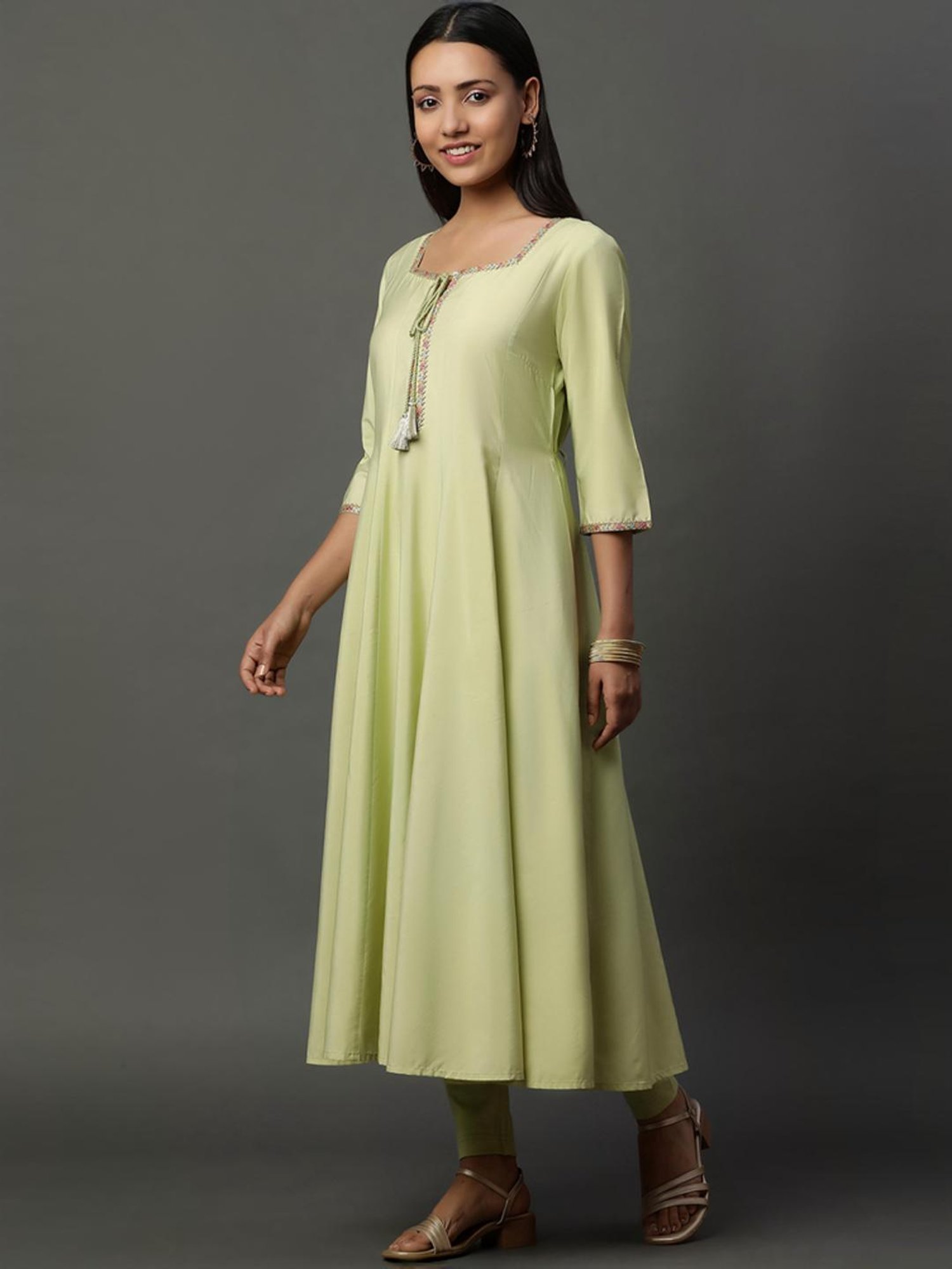Aurelia Green Loose Fit Kurta Pant Set With Dupatta