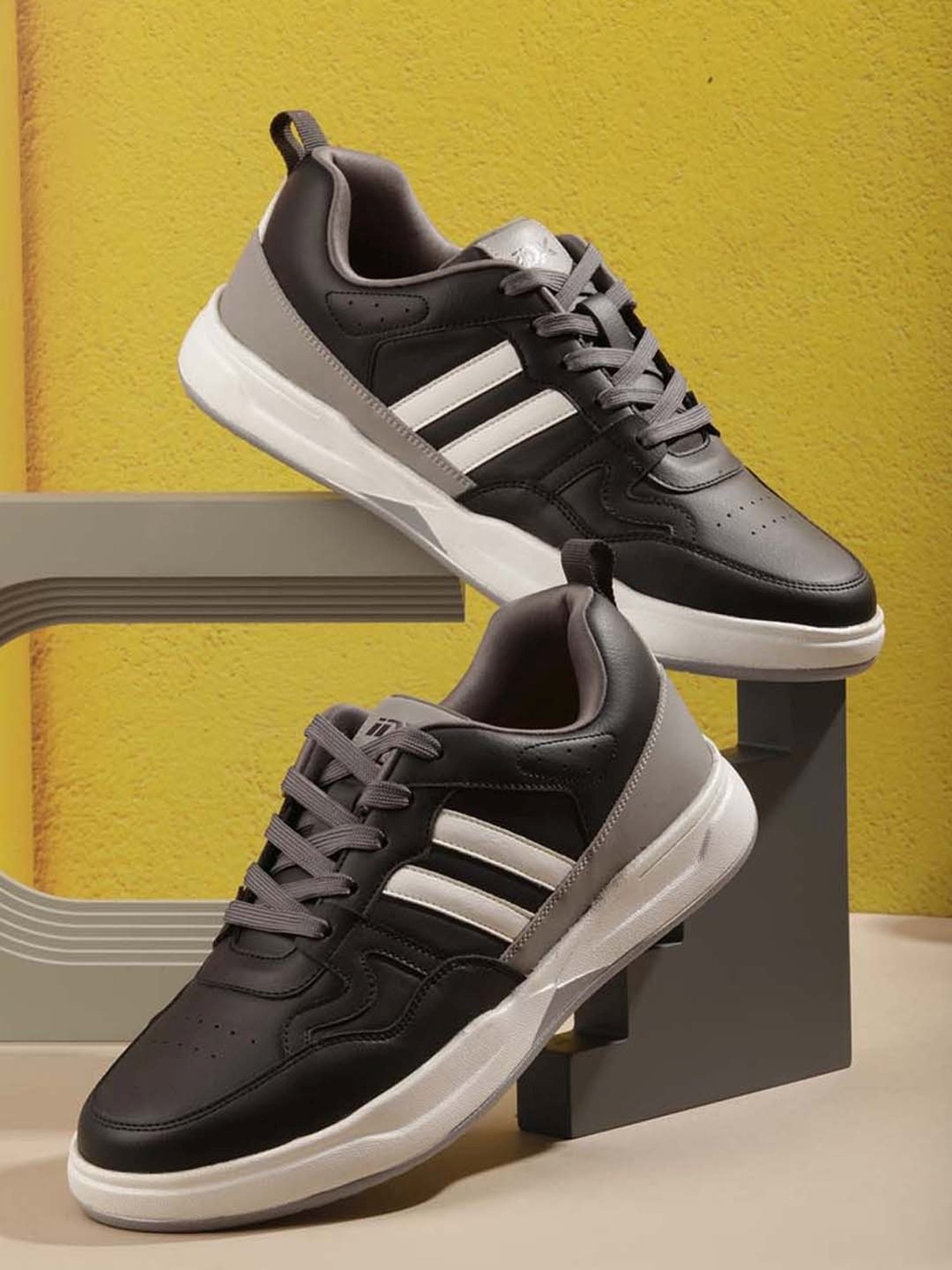 ID Men's Black Casual Sneakers