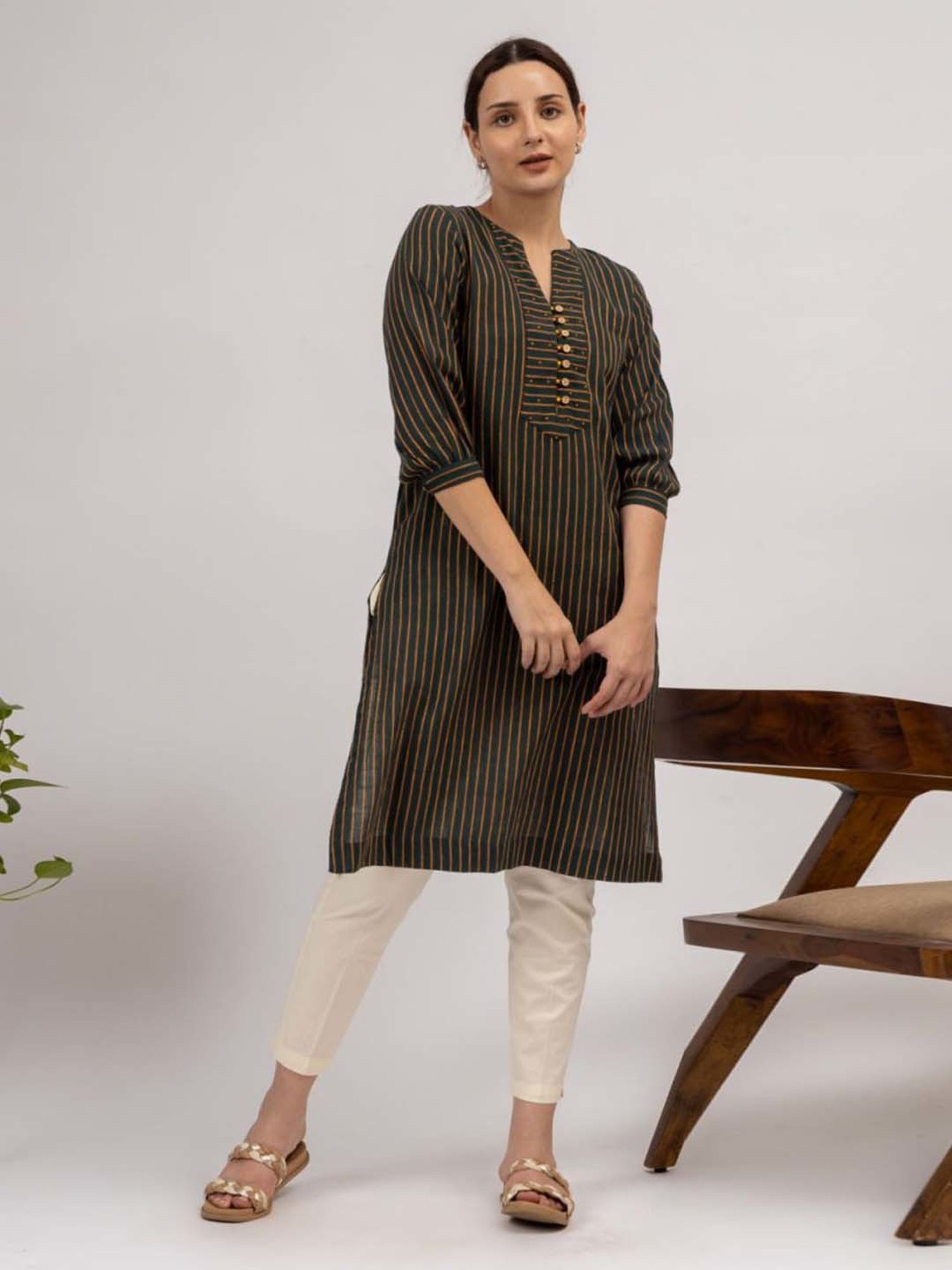 Mushio Dark Green Serena Hand Woven Kala Cotton Short Kurta With Wooden Button Detail