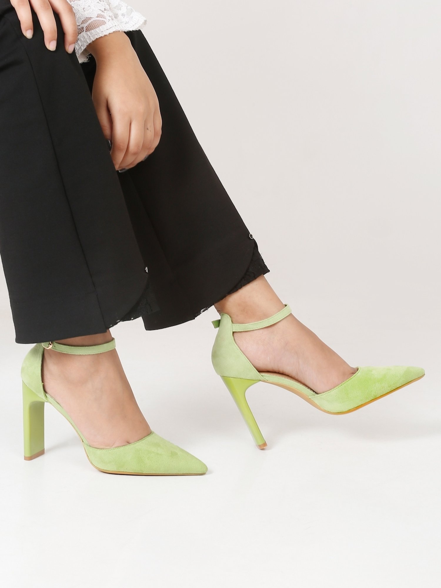 Flat N Heels Women's Green Ankle Strap Sandals