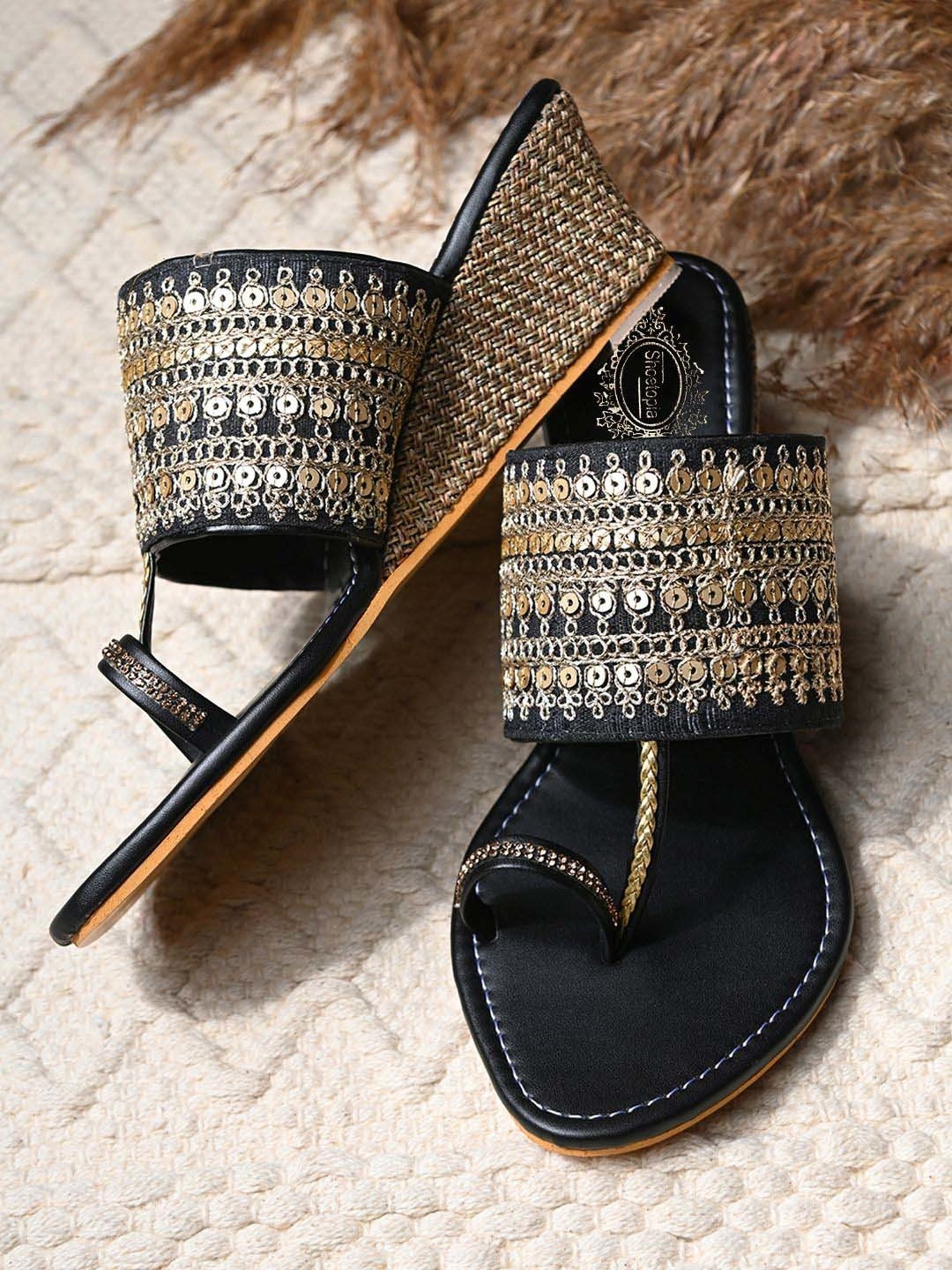 Shoetopia Kids Black Toe Ring Sandals