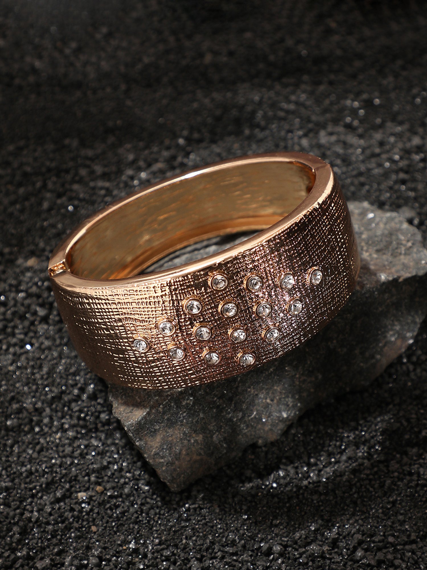 SOHI Textured Crystal Bracelet For Women