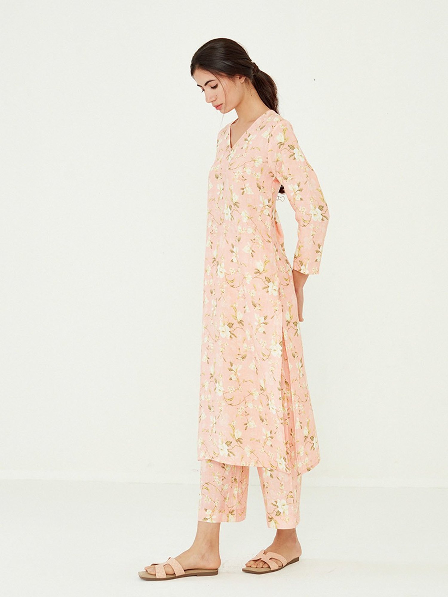 ANCESTRY Peach Floral Print Straight Kurta