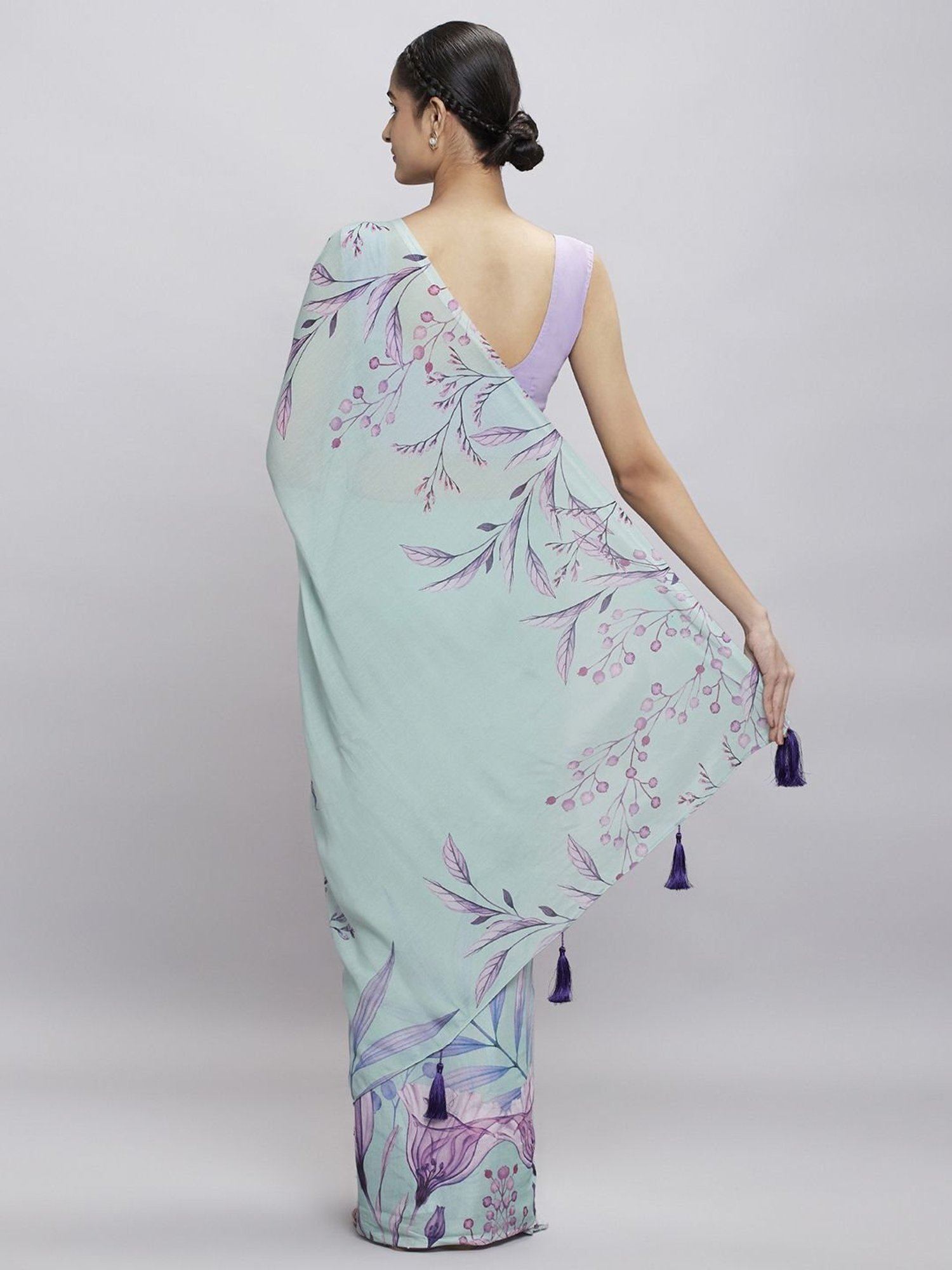 Navyasa Blue Liva Georgette Floral Printed Saree With Coordinated Unstitched Blouse Piece