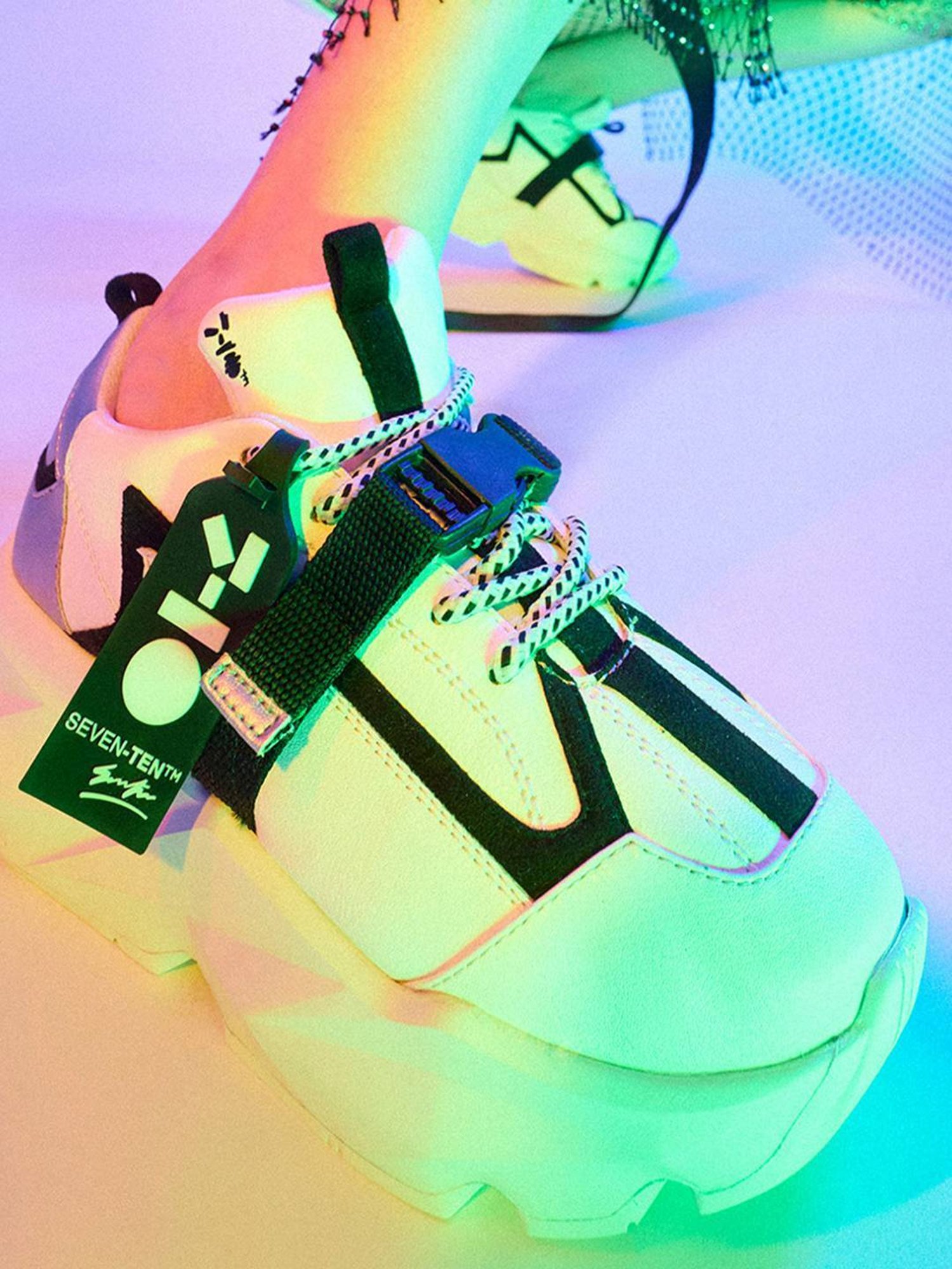 7-10 Women's White & Silver Elevate Street Sneakers