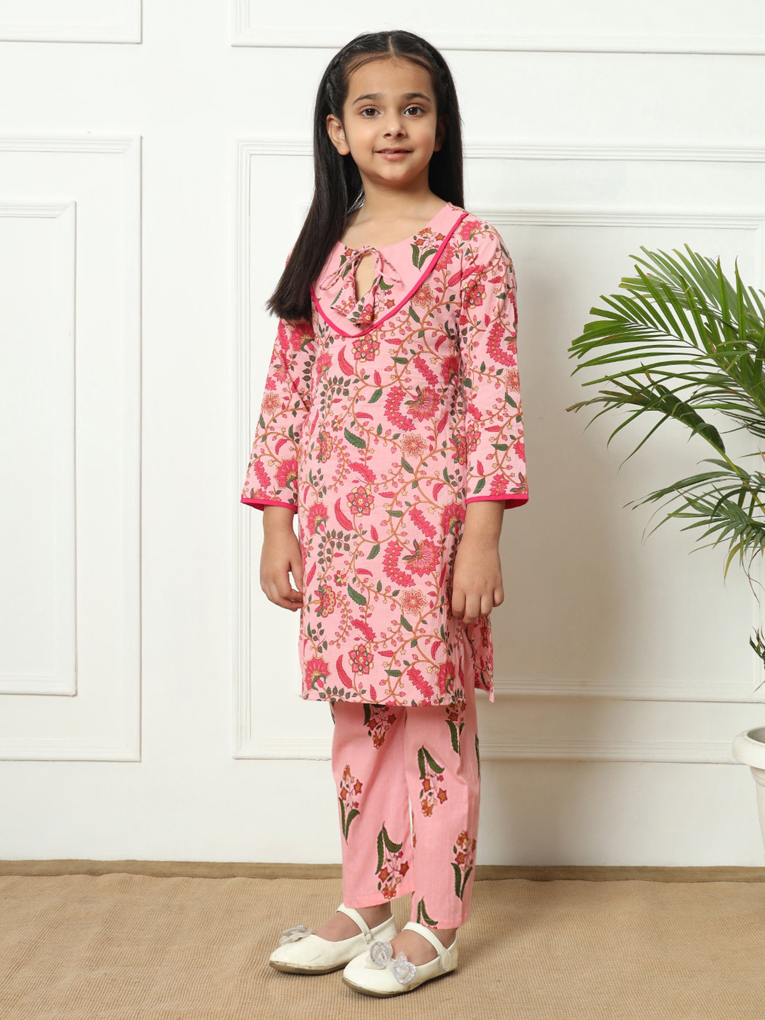 READIPRINT FASHIONS Kids Light Pink Floral Print Kurti with Pants