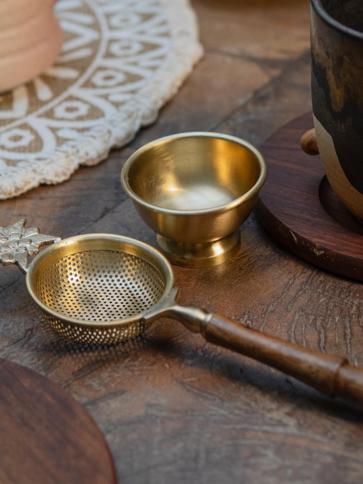 Ambi Gold Flower Matte Finish Brass Medium Sized Tea Strainer 2 Piece Set With Wooden Holder