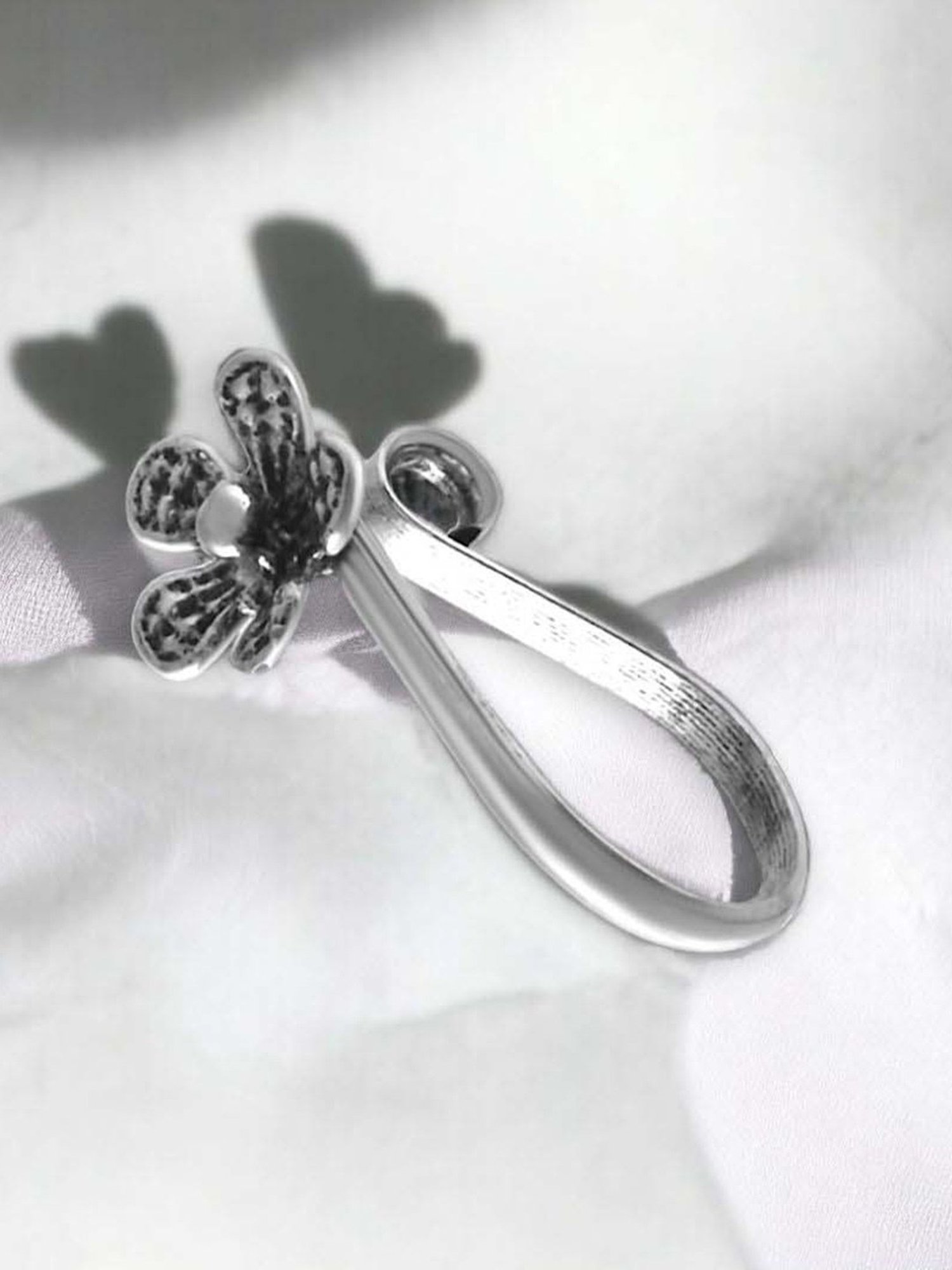 Rihi by P.C. Chandra Jewellers Flower Nosepin for Women & Girls