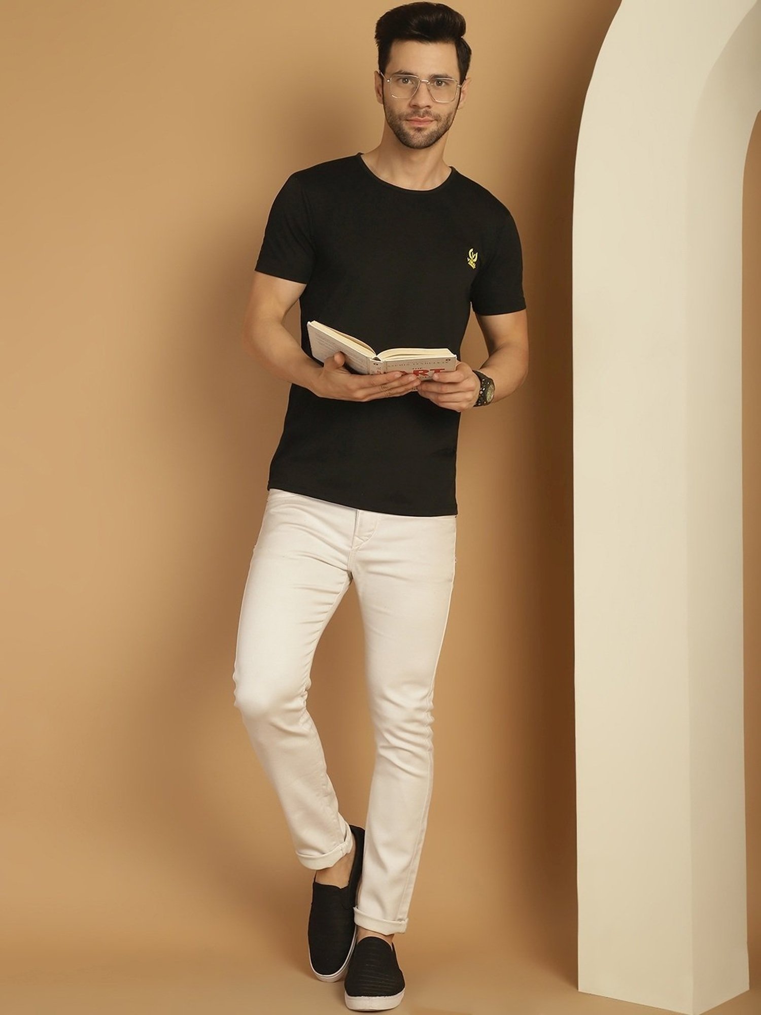 Vimal Jonney Black & Yellow Regular Fit T-Shirt