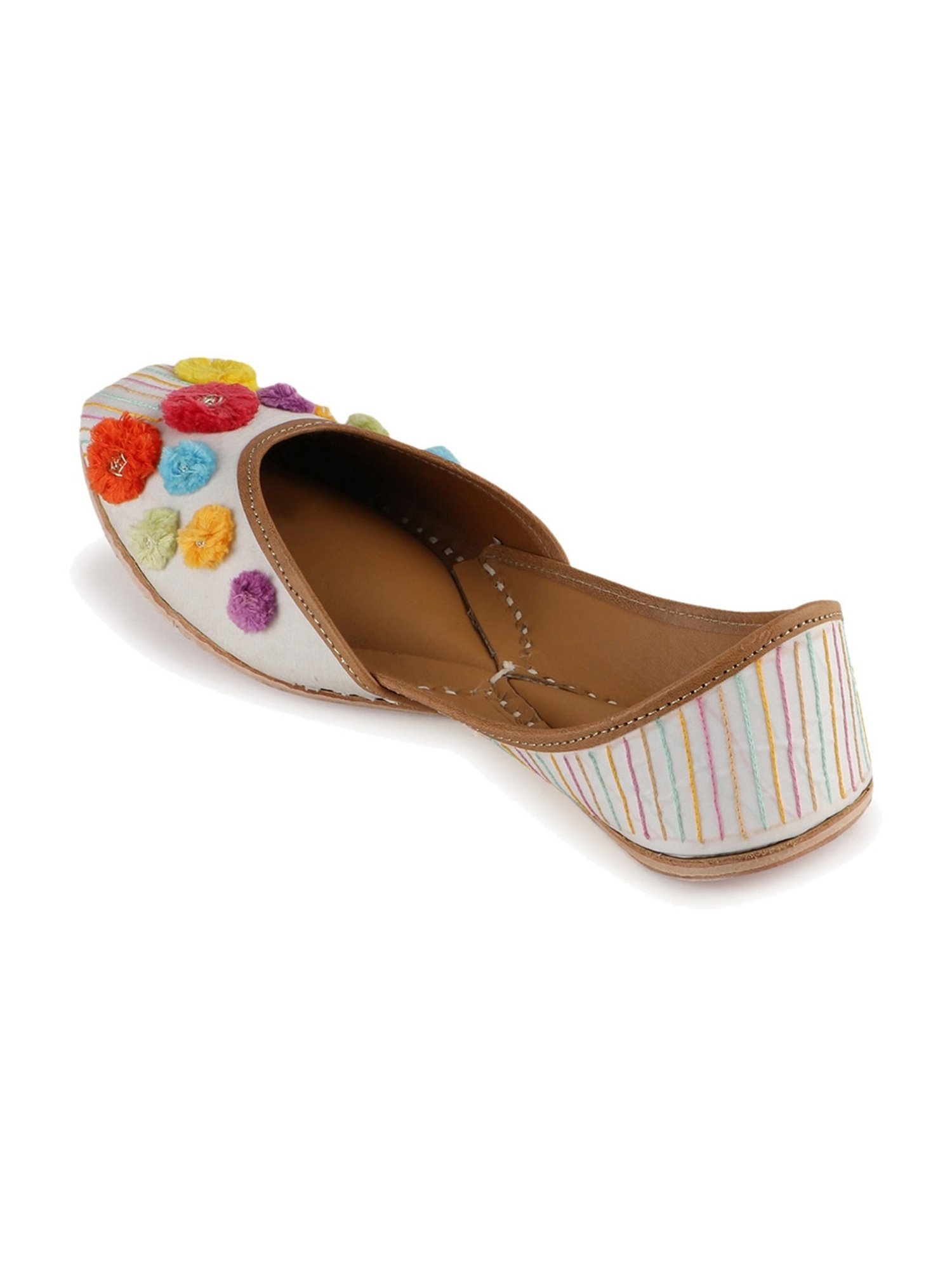 Glam Story Women's White Ethnic Juttis