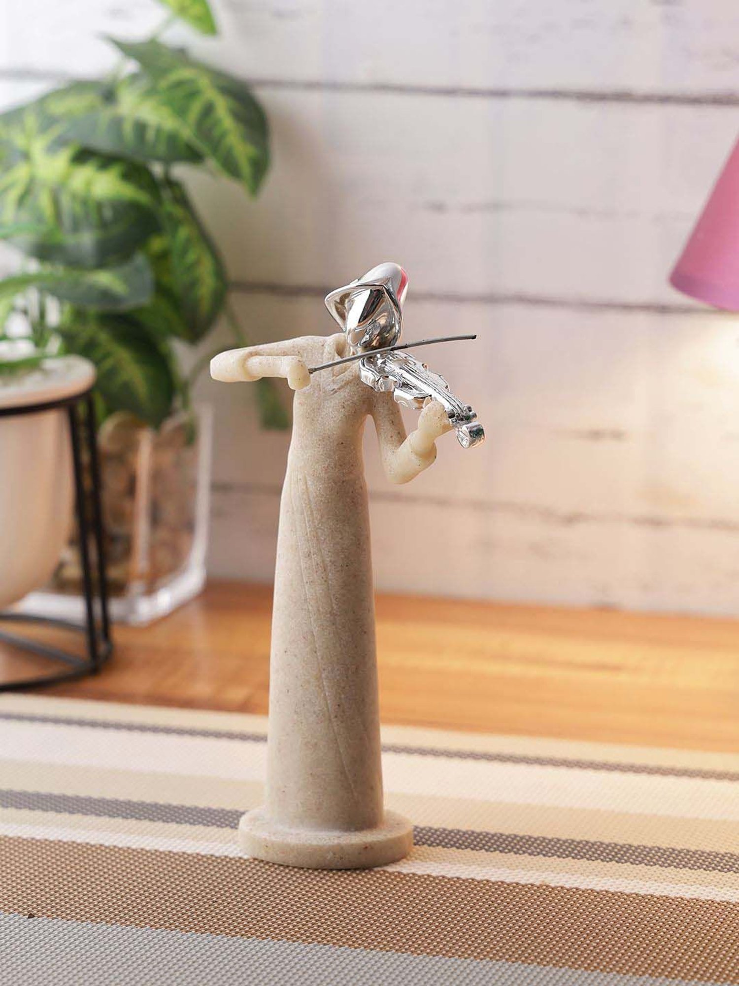 Tayhaa Beige Resin Musician Showpiece