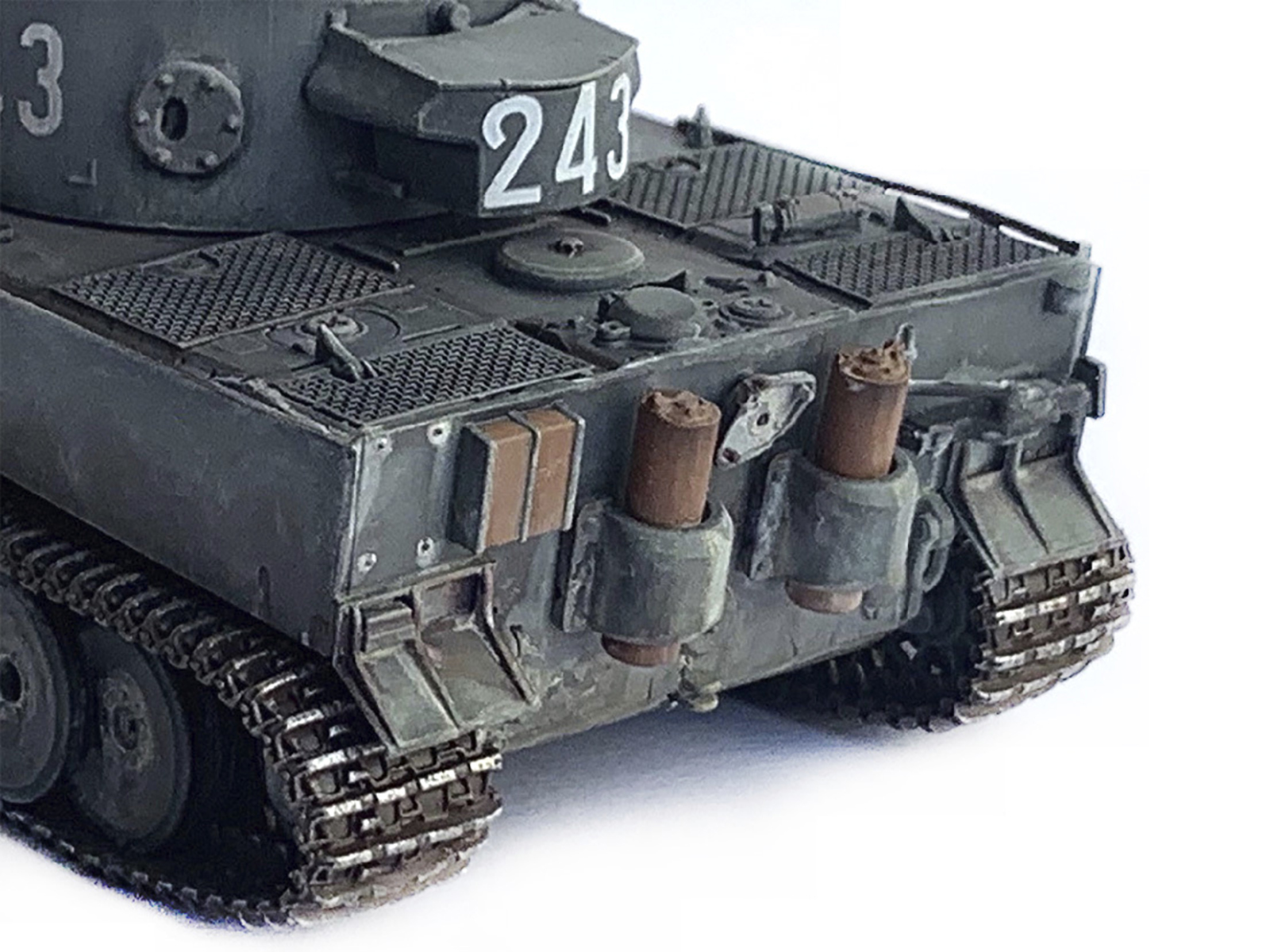 Germany Sd. Kfz. 181 PzKpfw VI Tiger I Heavy Tank "Initial Production s.Pz.Abt.503 Rostov" (1943) "NEO Dragon Armor" Series 1/72 Plastic Model by Dragon Models