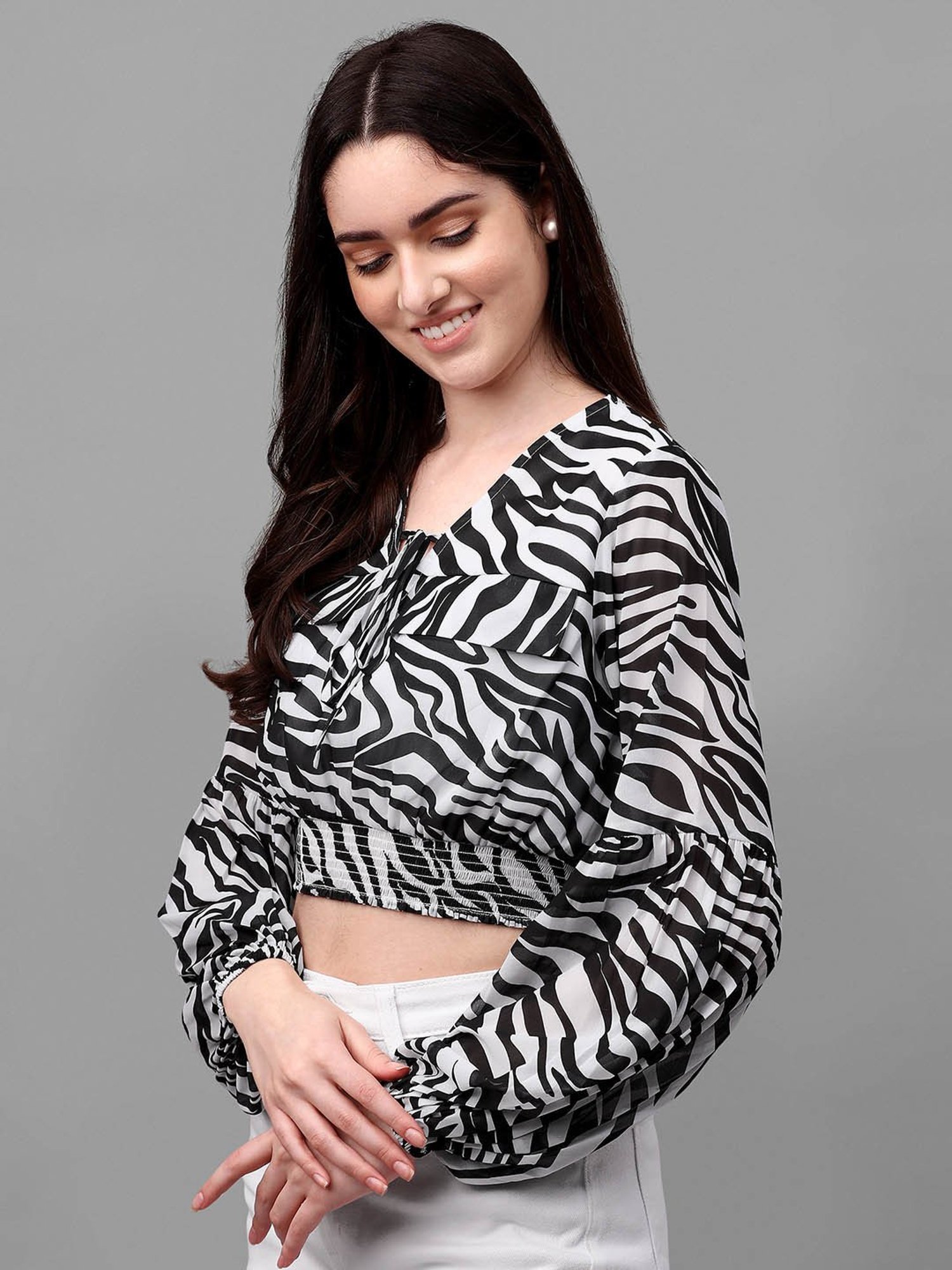 MASAKALI.CO Black & Off White Animal Print Crop Top
