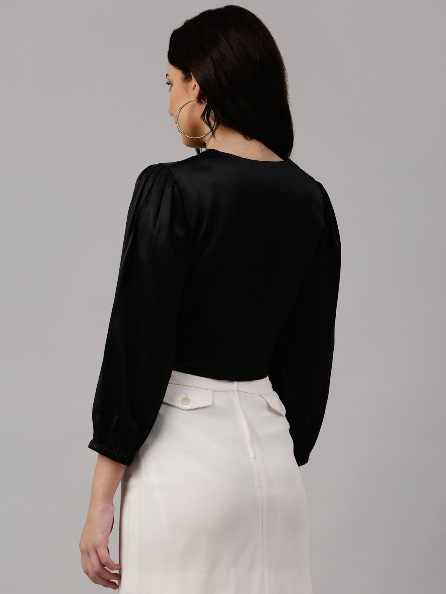 NEUDIS Black V Neck Crop Top