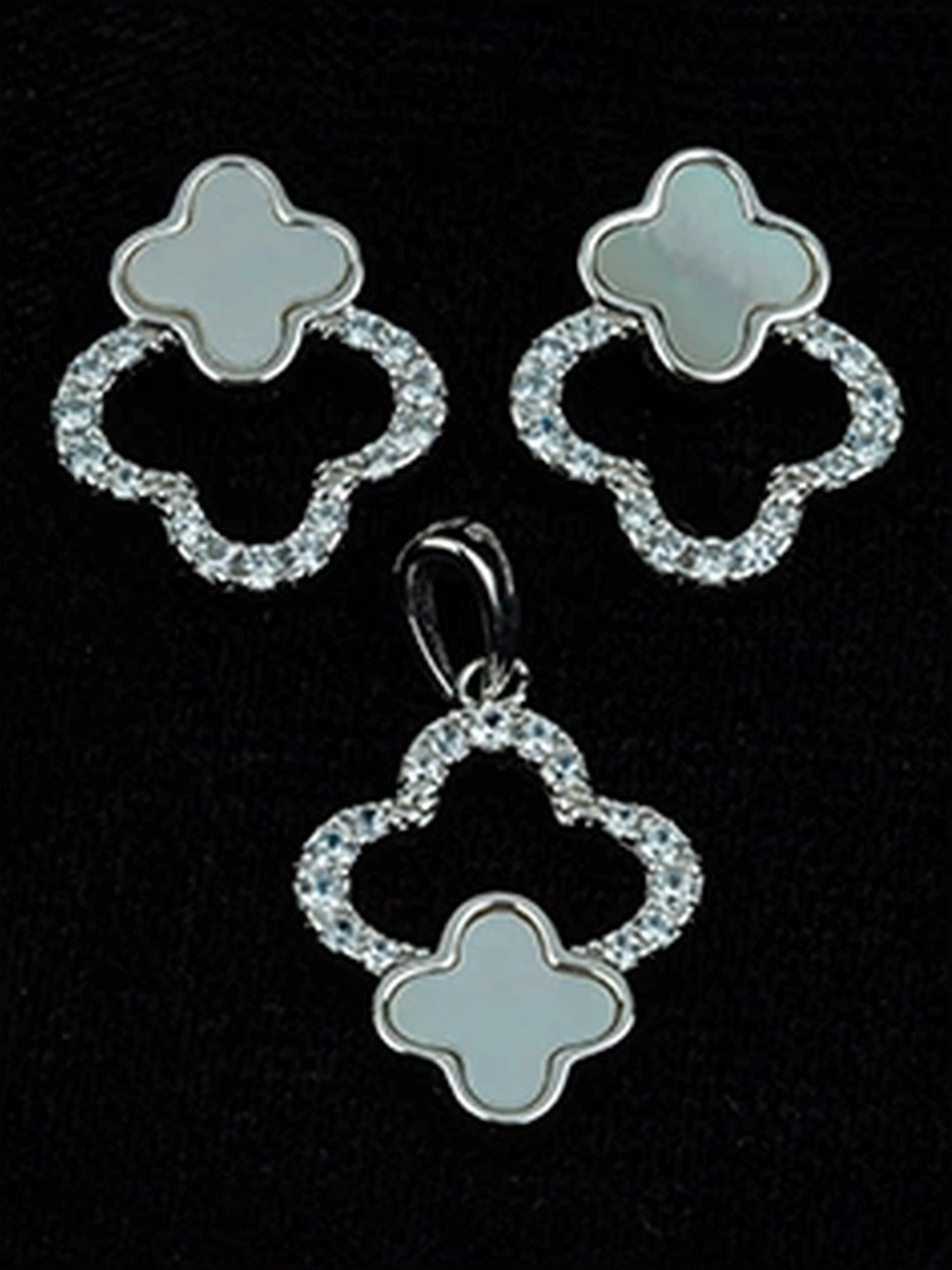 Touch925 Sterling Silver Zircon Bloom Pendant Set for women