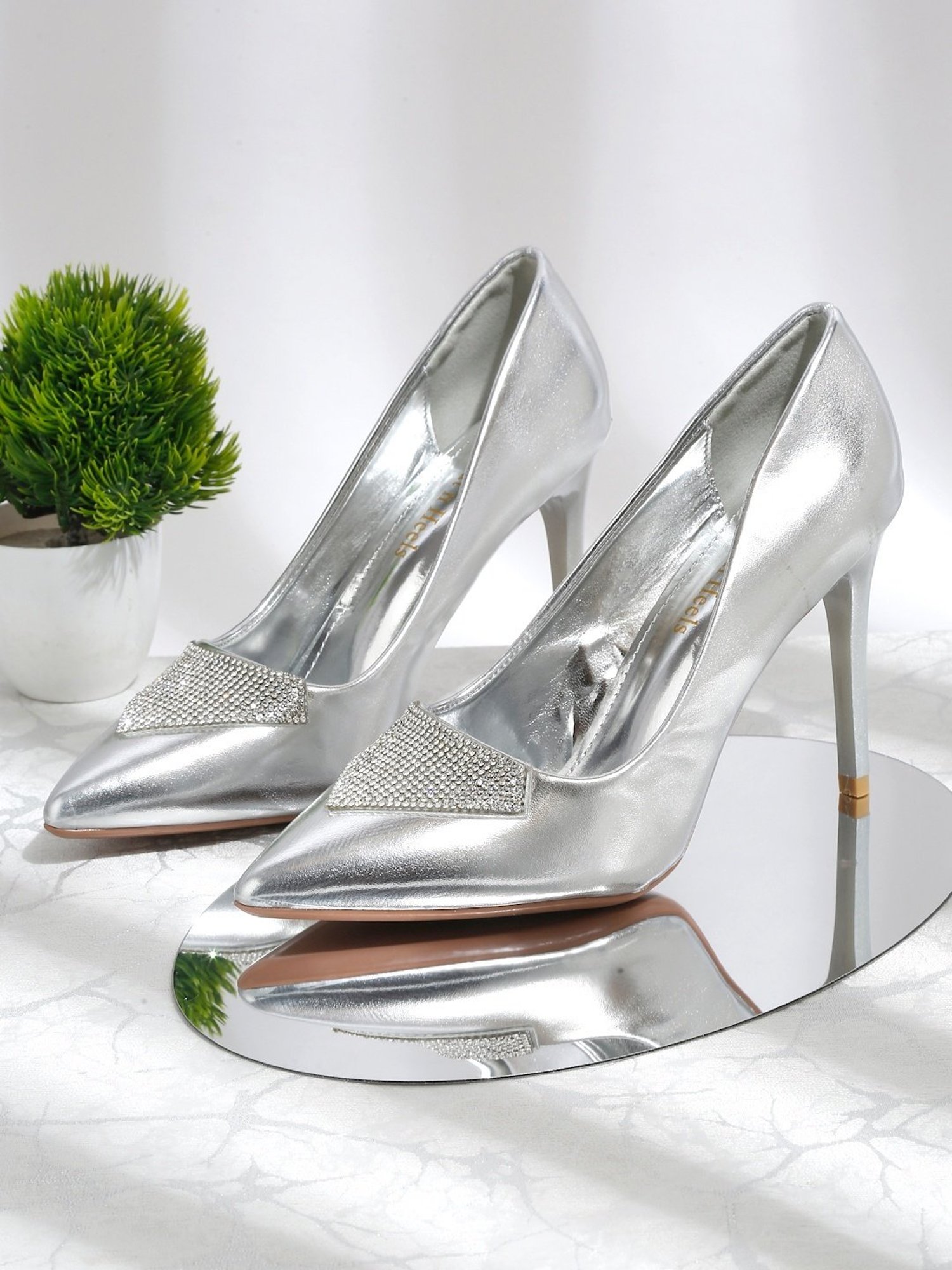 Flat N Heels Women's Silver Stiletto Pumps