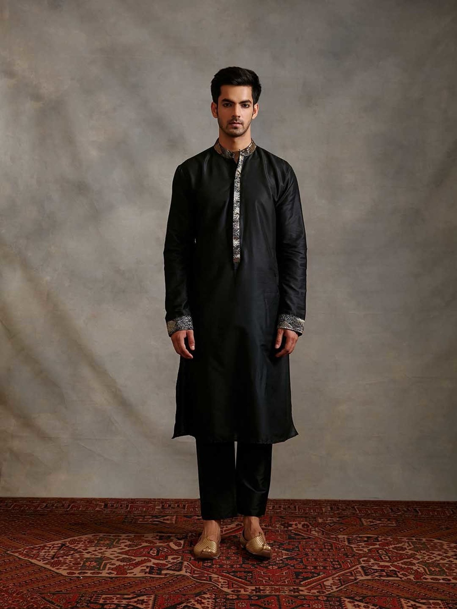 Abhishti Black Regular Fit Banarasi Zari Detail Buttoned Down Kurta