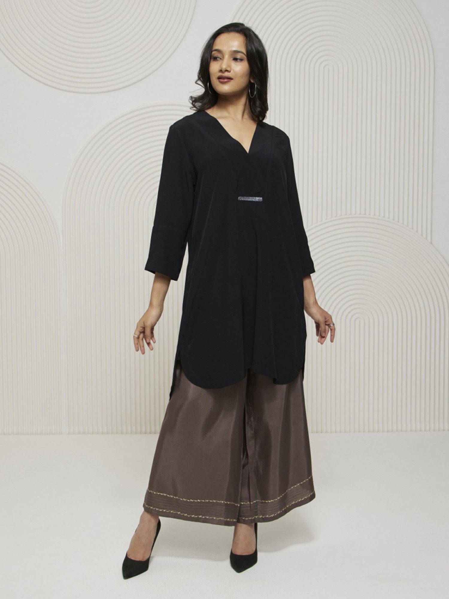 Artagai Jet Set Elevated Basics V-neck Tunic with Embroidery