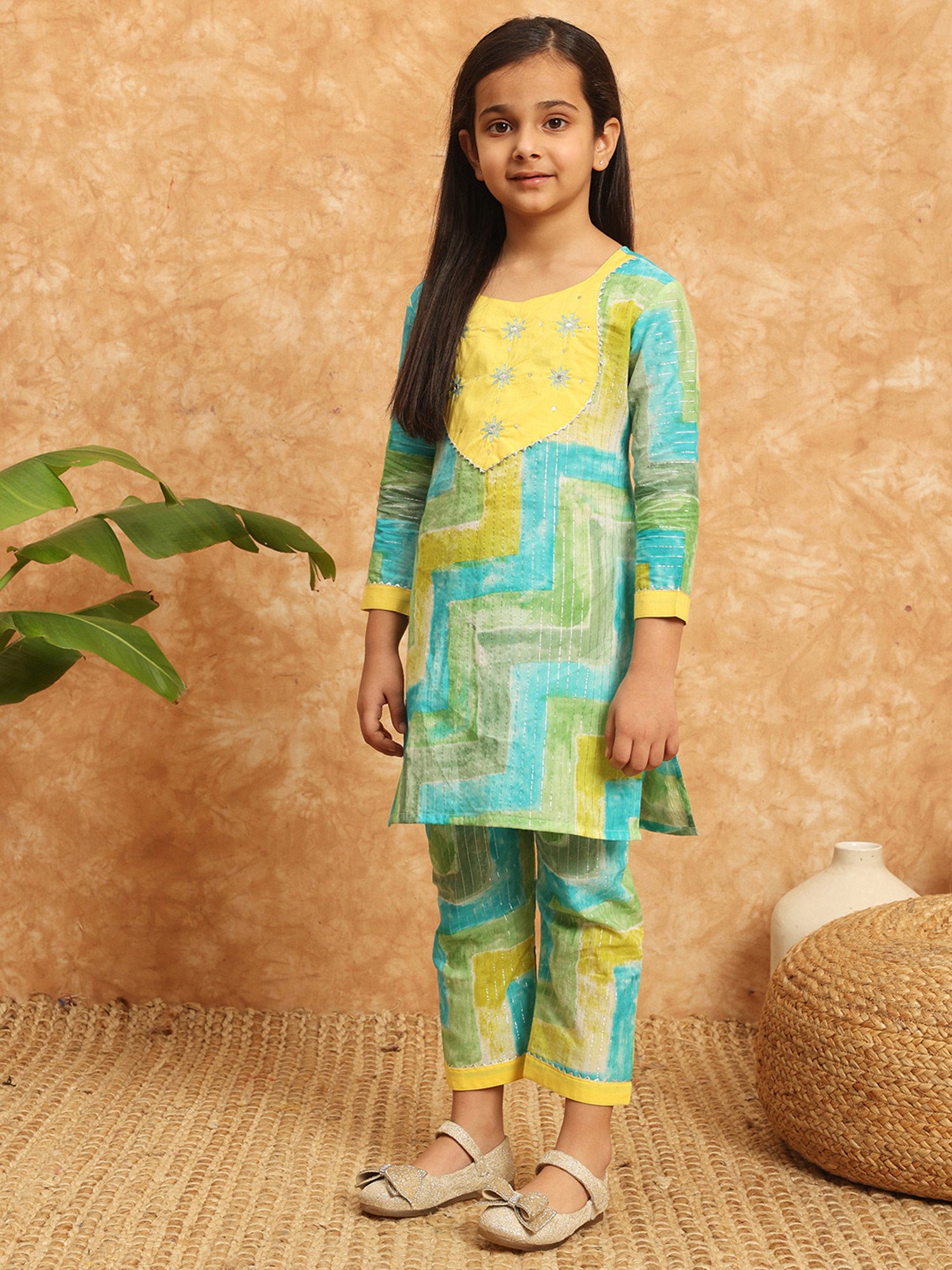 READIPRINT FASHIONS Kids Green & Yellow Printed Kurti with Pants