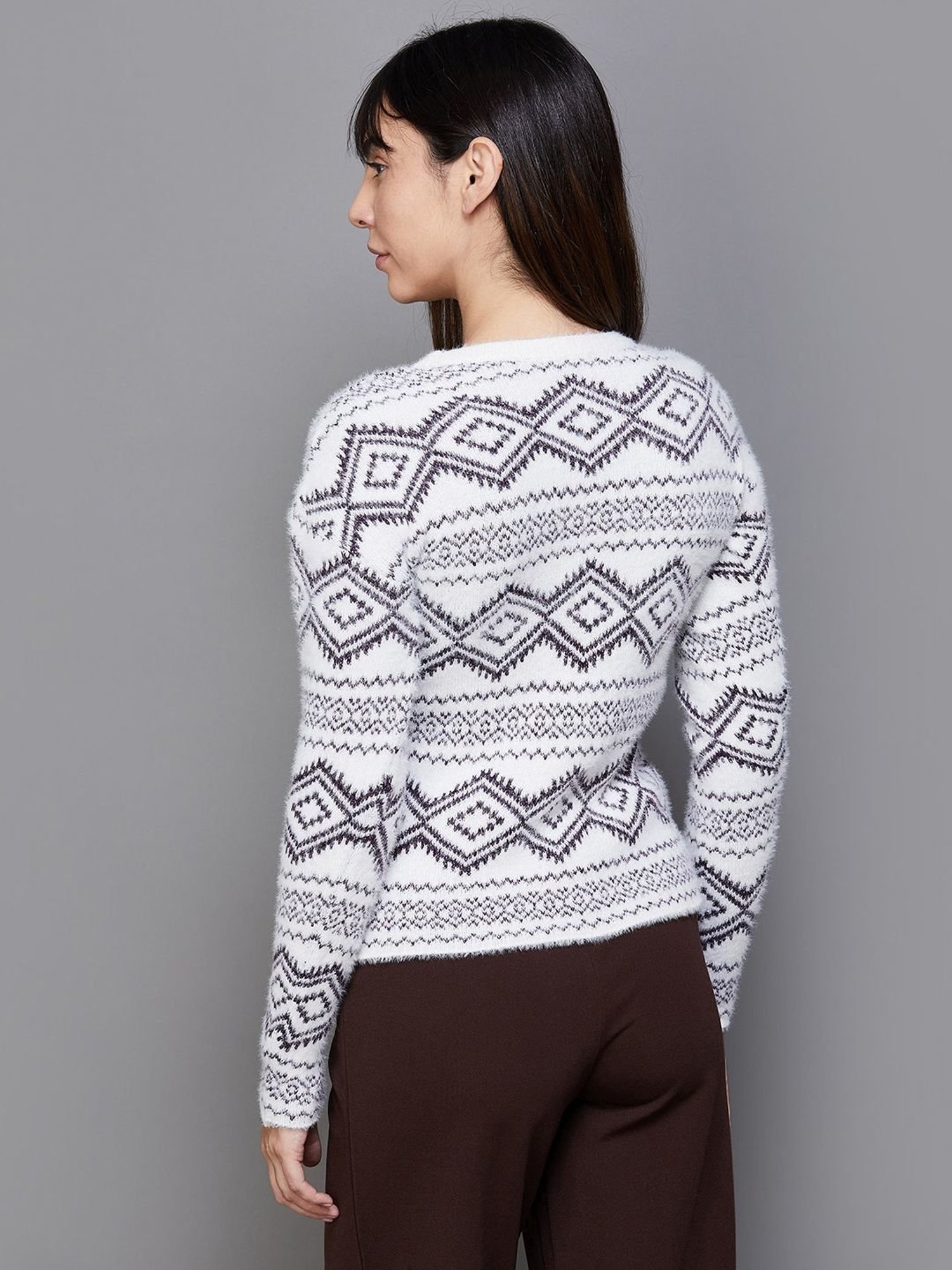 Code by Lifestyle White Jacquard Pattern Pullover