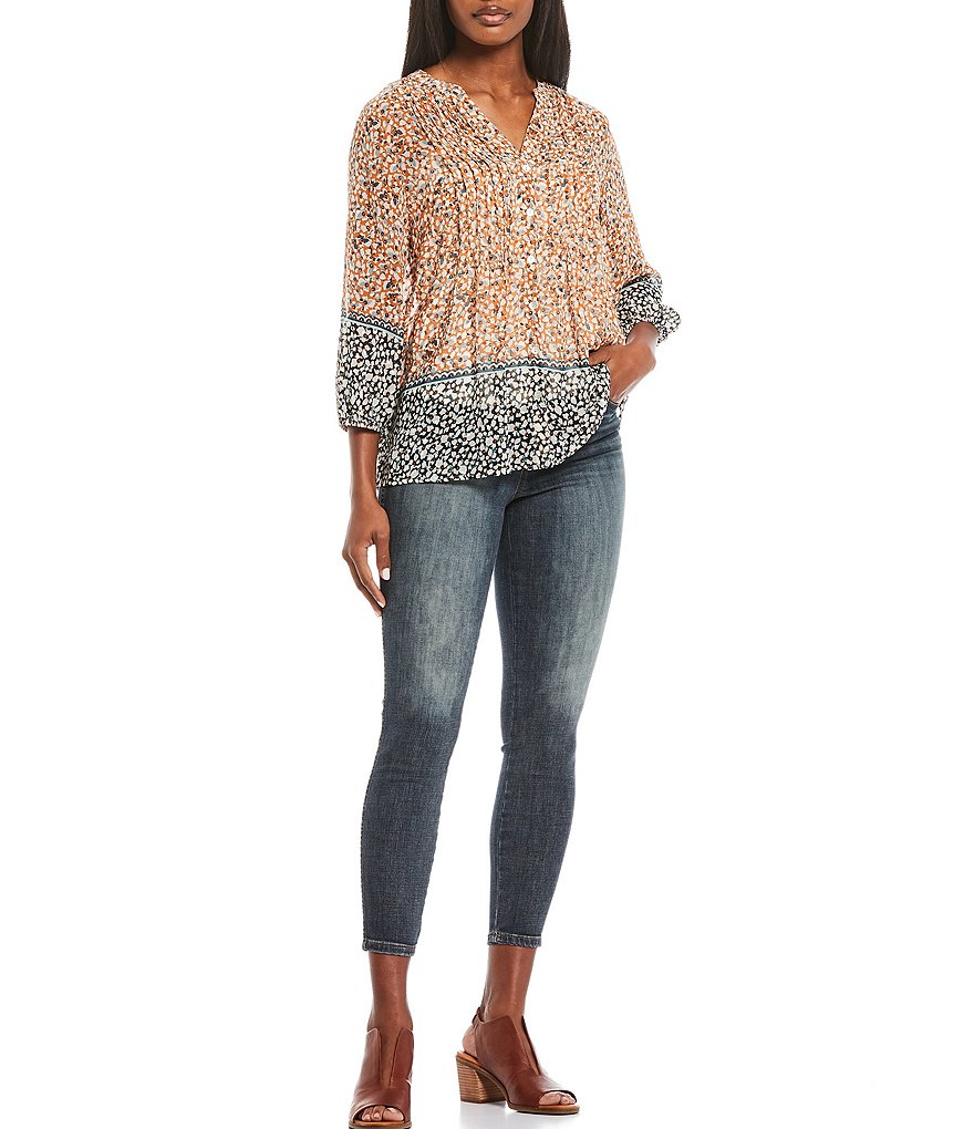 Figueroa & Flower Alayna Floral Print Button Front Pintuck Detail 3/4 Sleeve Blouse