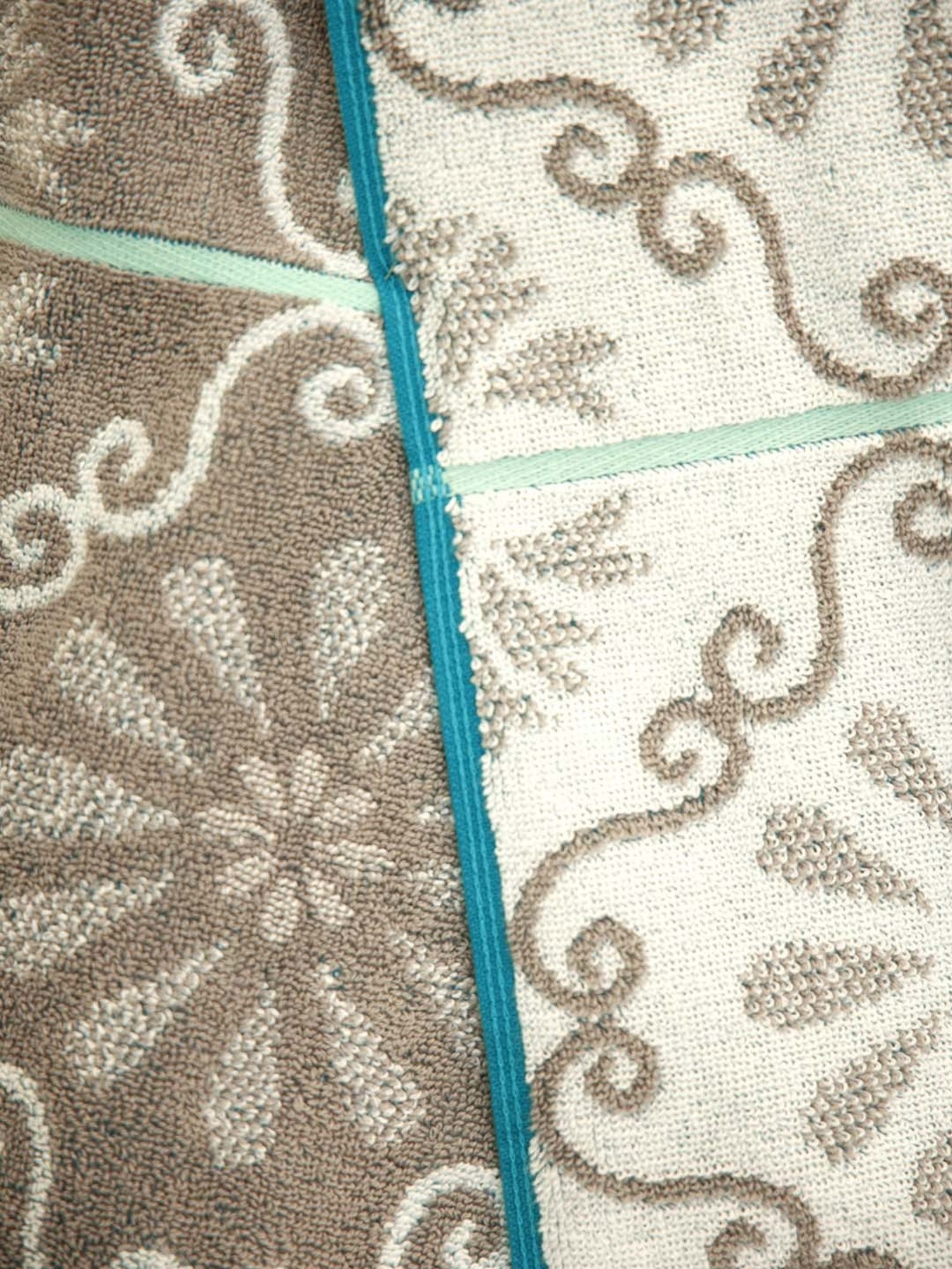 Ariana Majestic Beige Cotton 600 GSM Reversible Bath Towel - Set of 1