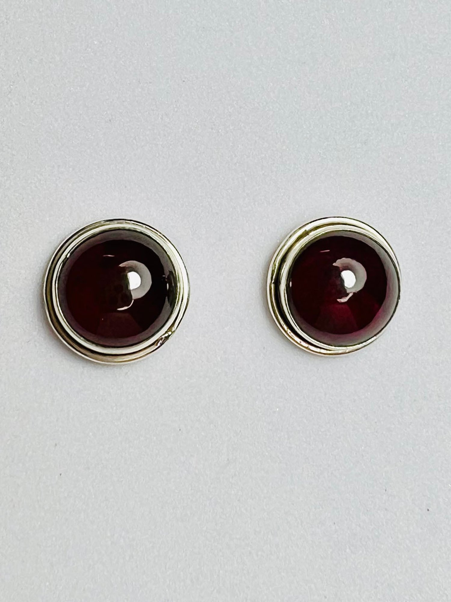 Arte Jewels 925 Sterling Silver Garnet Stone Round Stud Earrings for Women & Girls