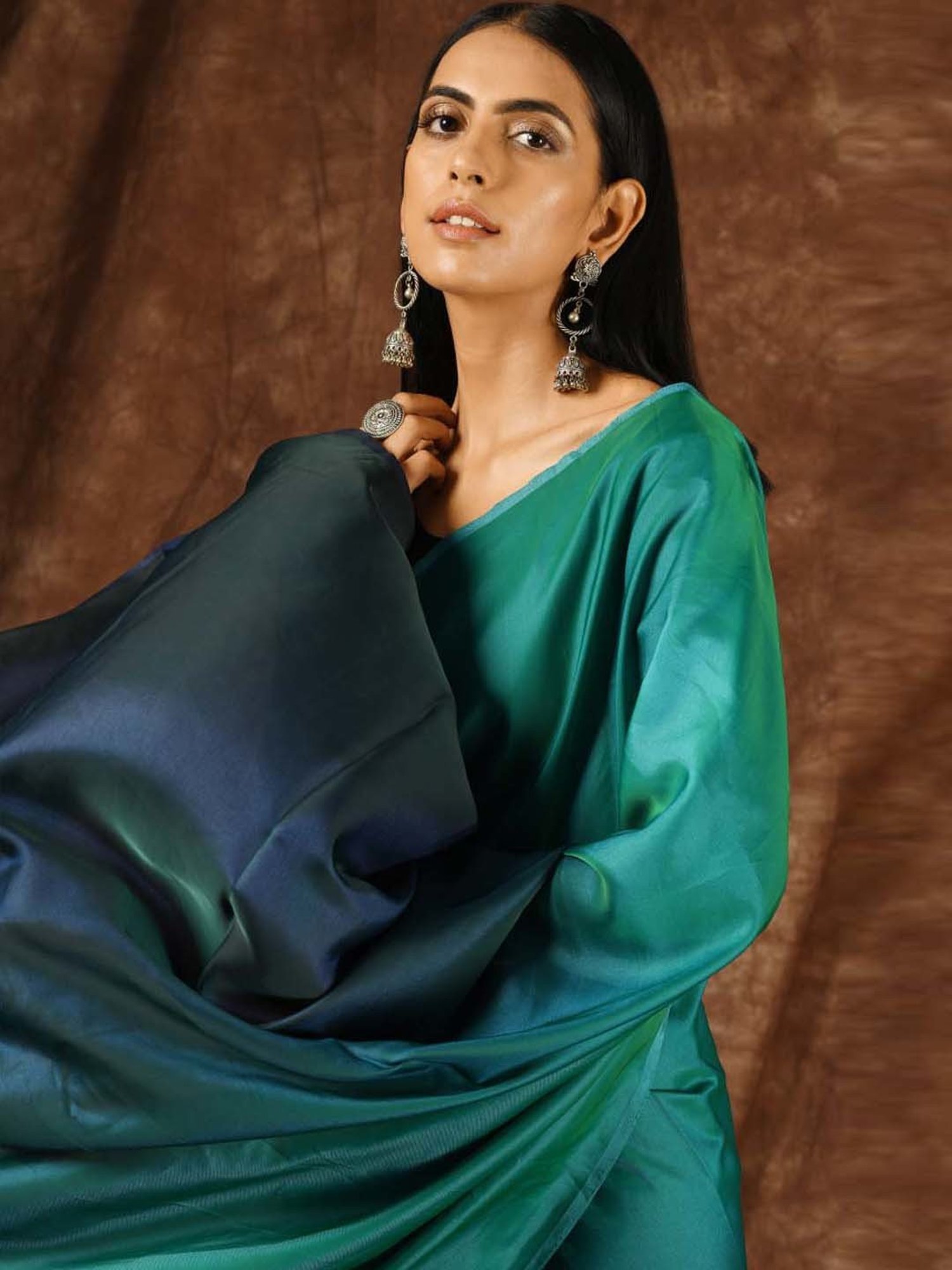 Swtantra Green & Blue Ombre Pattern Saree
