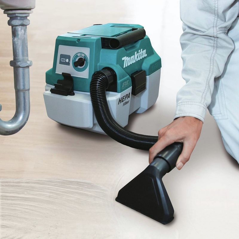 Makita XCV11Z 18V LXT Lithium-Ion Brushless 2 Gallon HEPA Filter Portable Wet/Dry Dust Extractor/Vacuum (Tool Only)